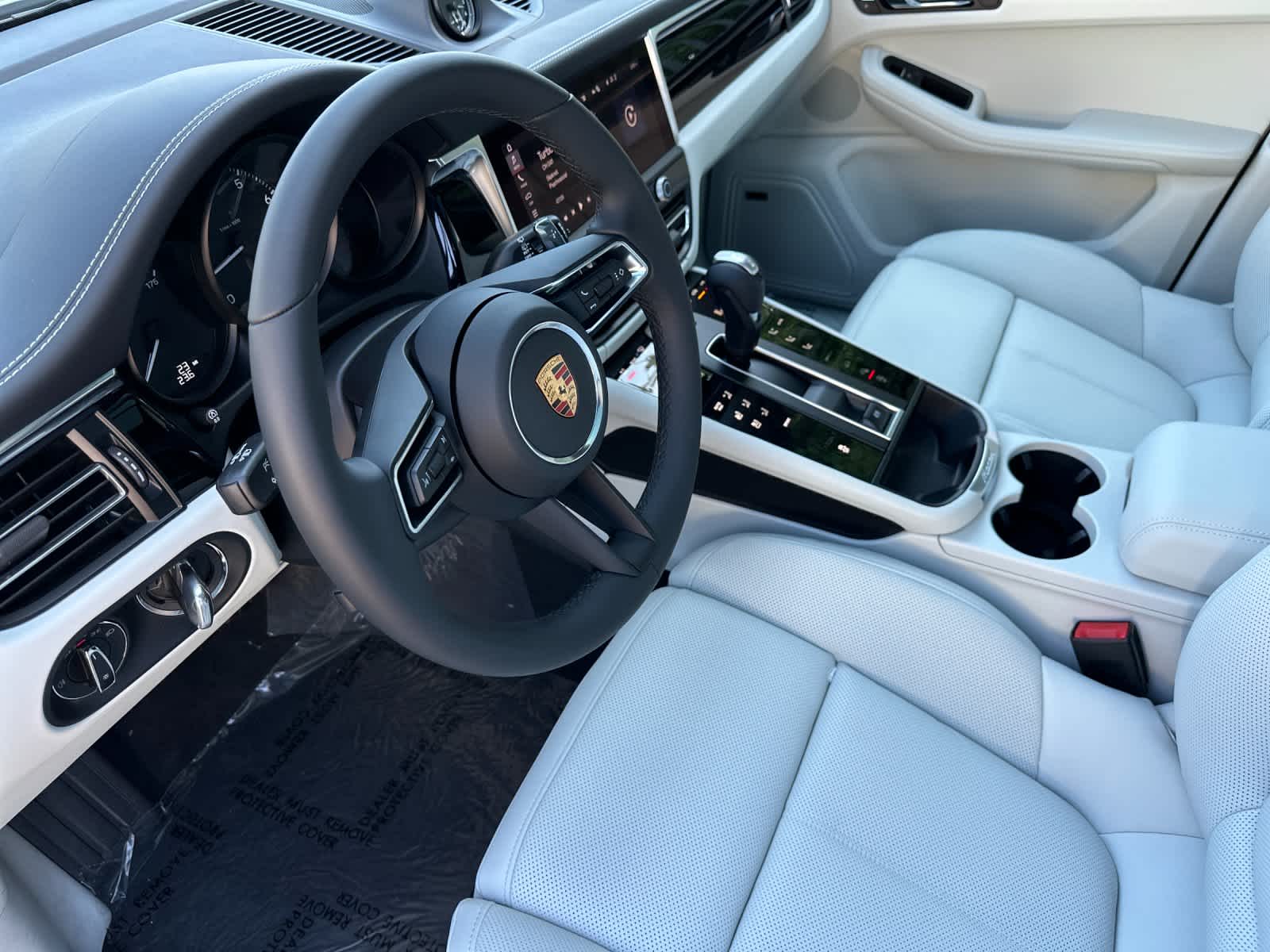 Thumbnail: 2026 Porsche Macan - 4