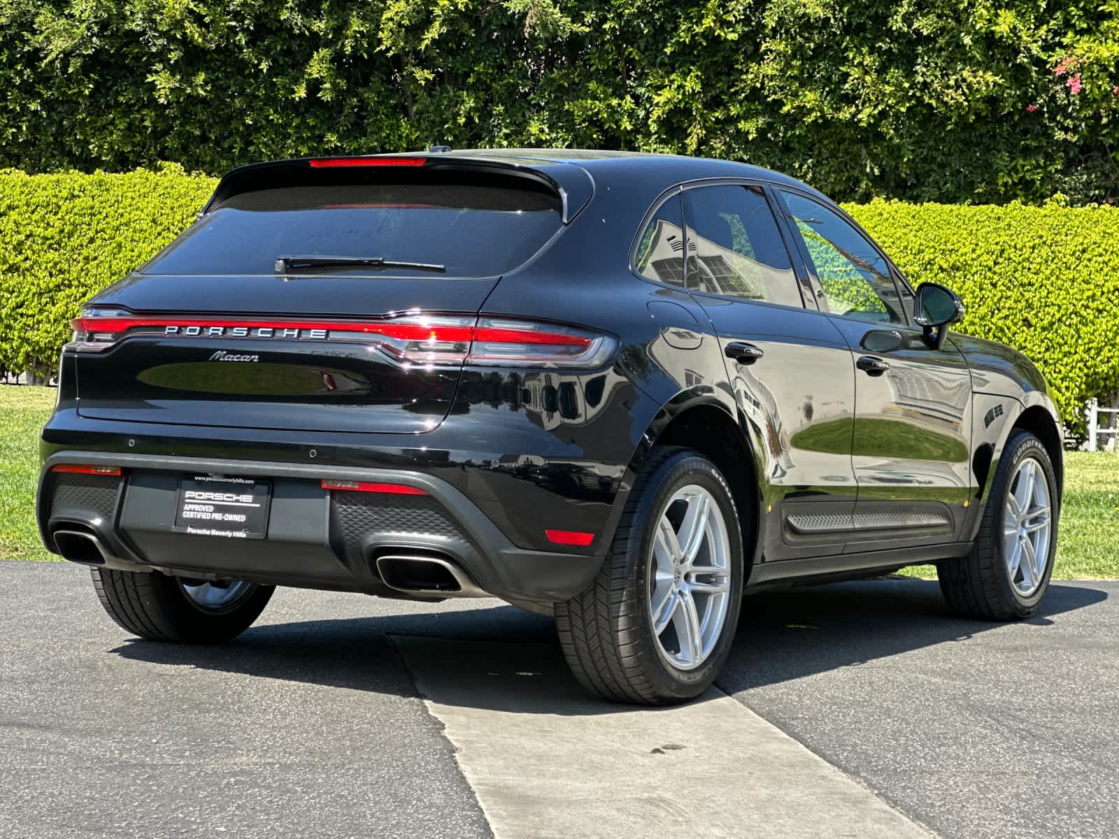 Thumbnail: 2025 Porsche Macan - 8