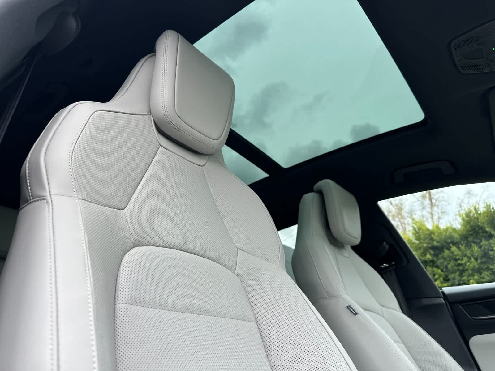 Thumbnail: 2026 Porsche Macan - 18