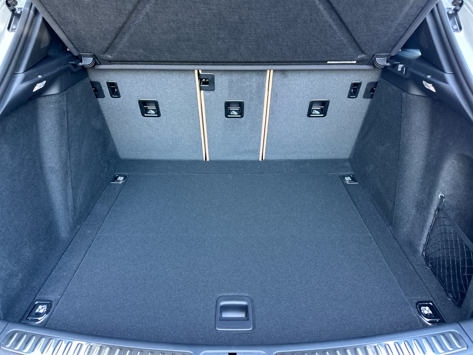 Thumbnail: 2026 Porsche Macan - 16