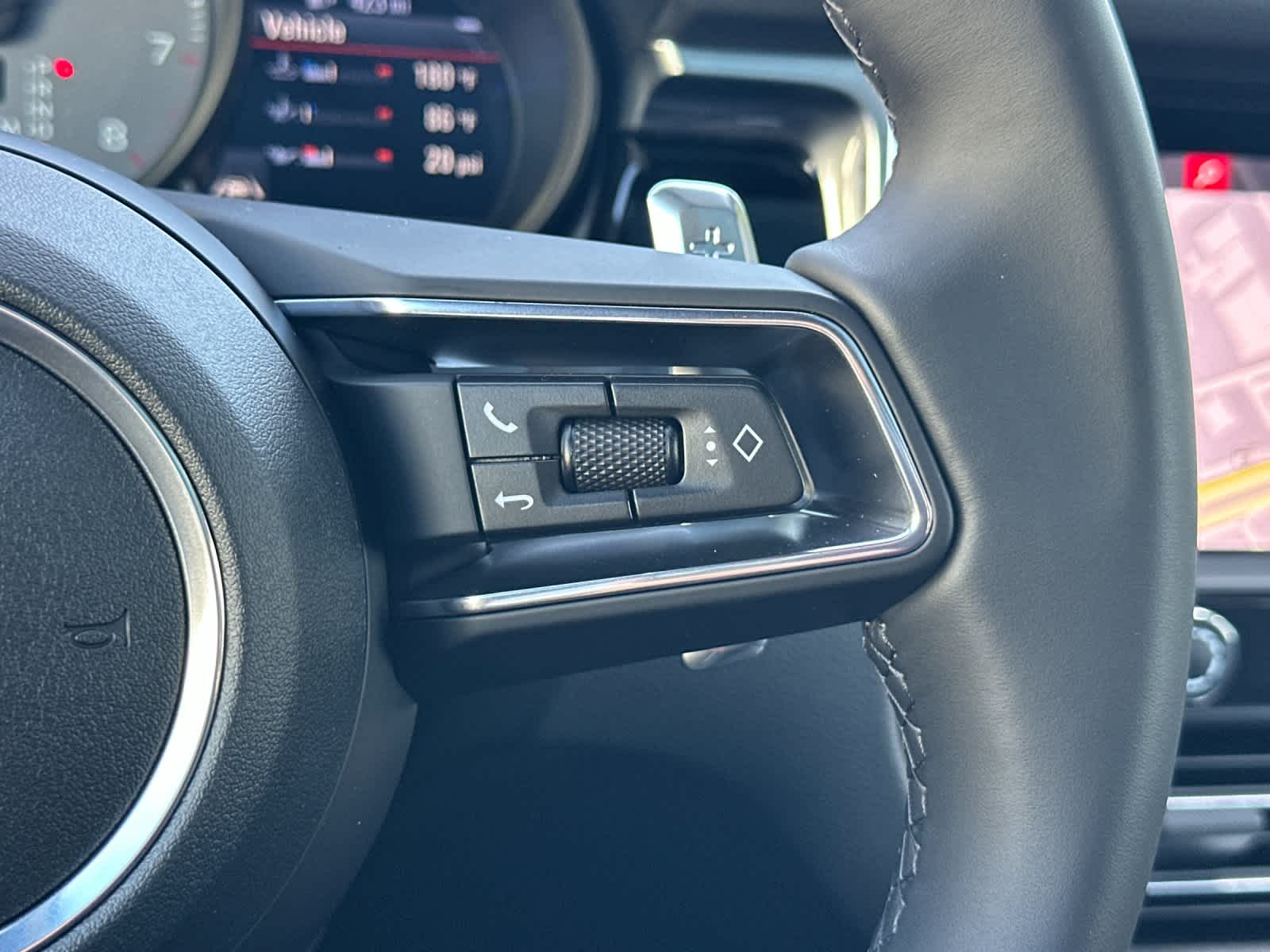 Thumbnail: 2026 Porsche Macan - 28