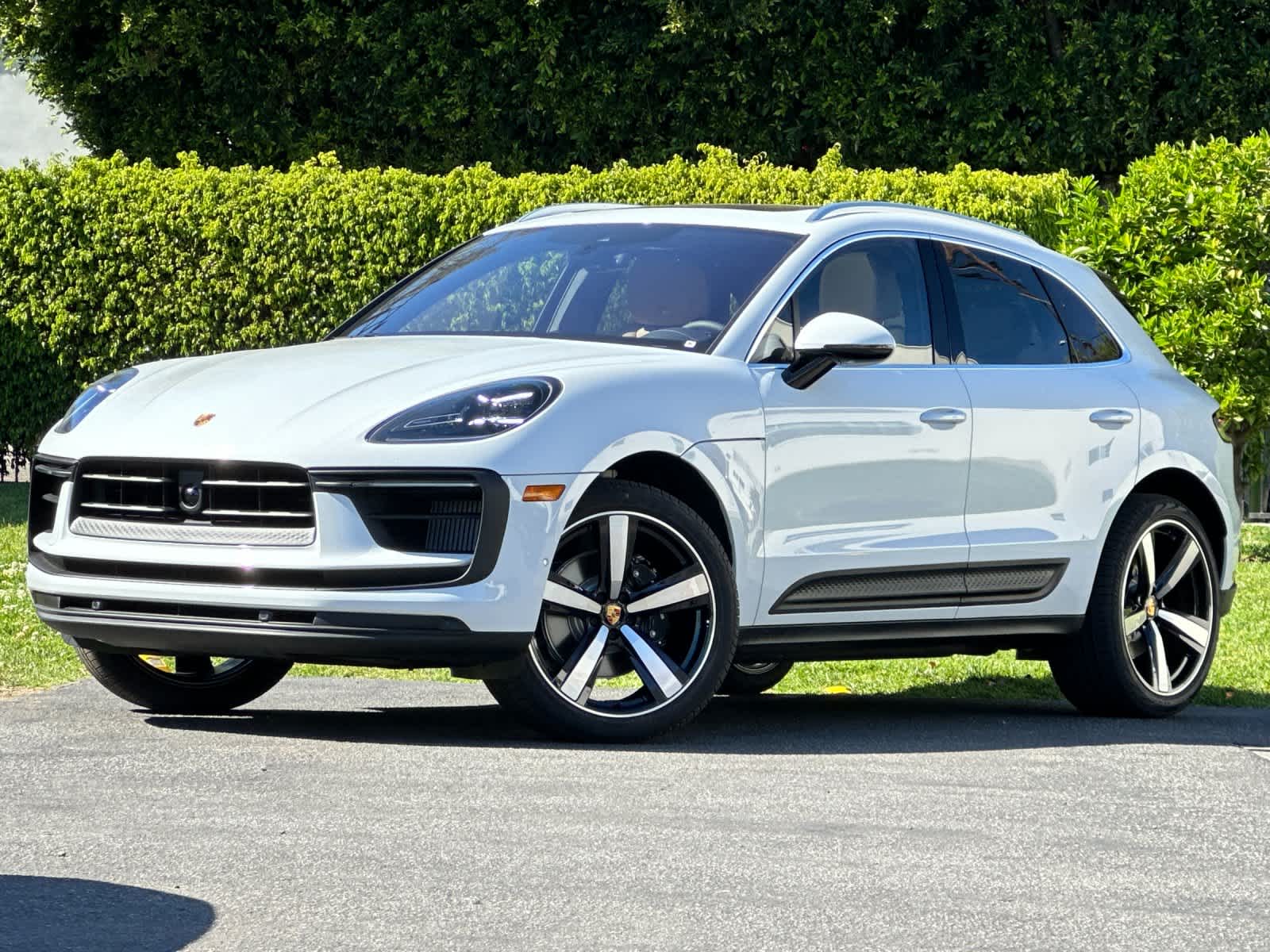 Thumbnail: 2026 Porsche Macan - 1