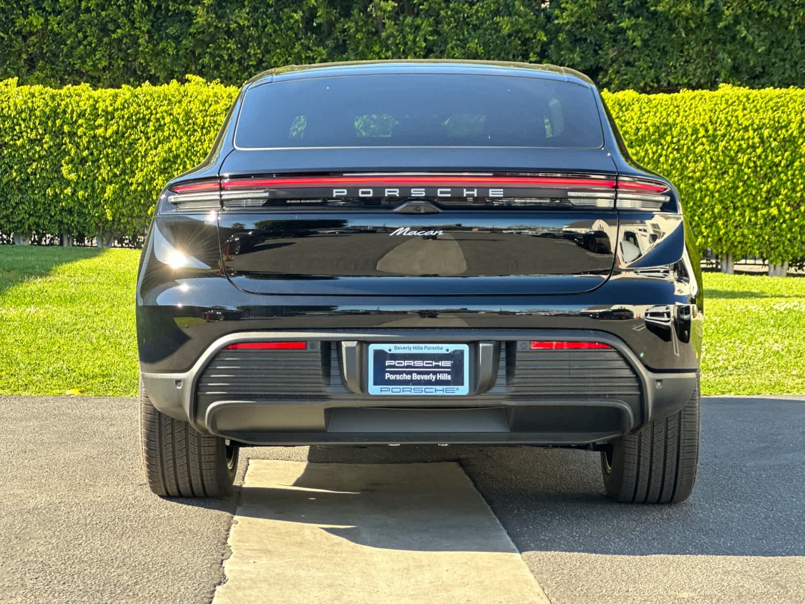 Thumbnail: 2026 Porsche Macan - 7