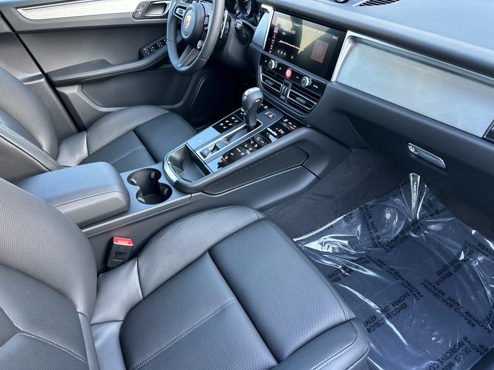 Thumbnail: 2026 Porsche Macan - 17