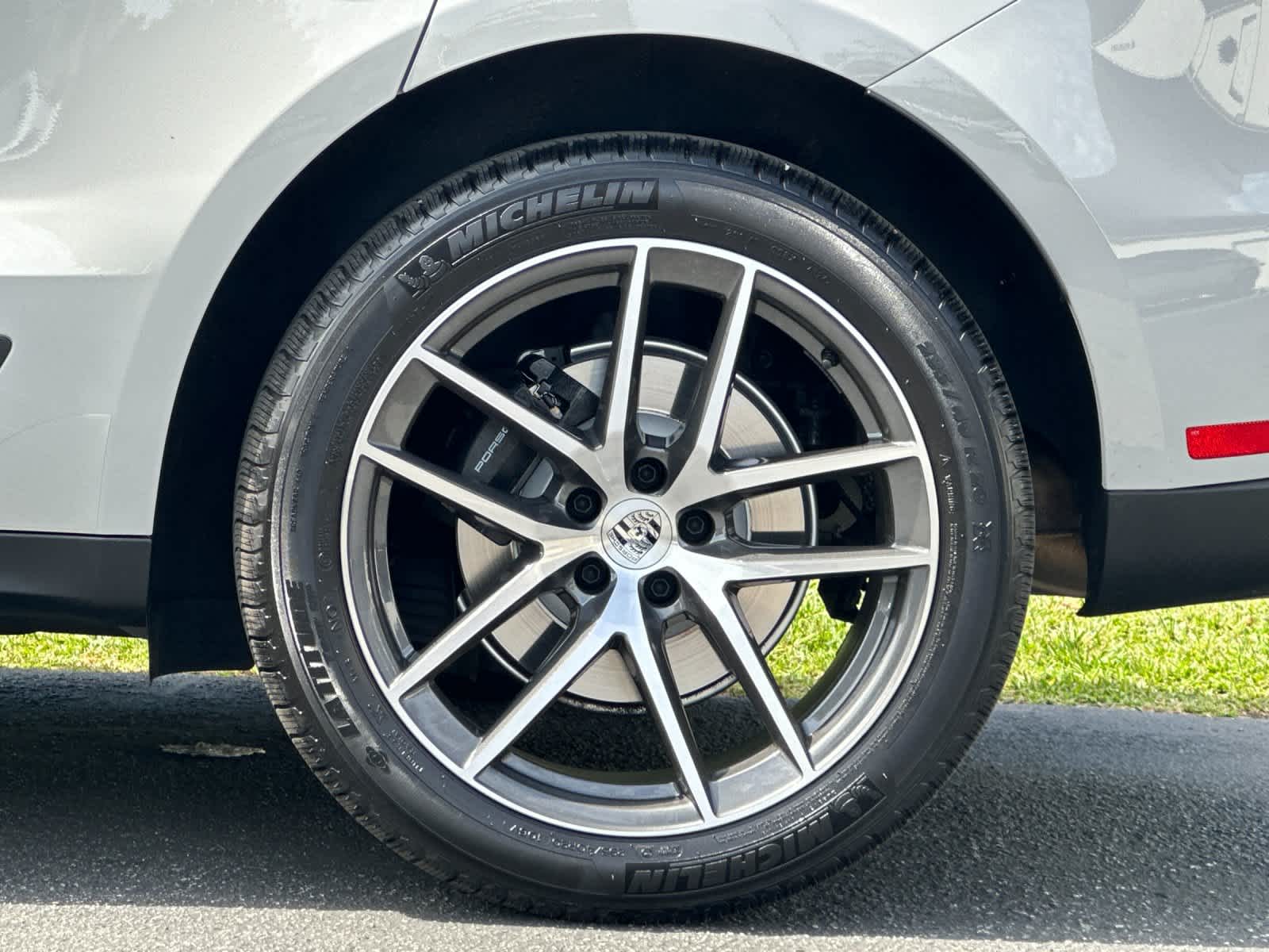 Thumbnail: 2025 Porsche Macan - 29