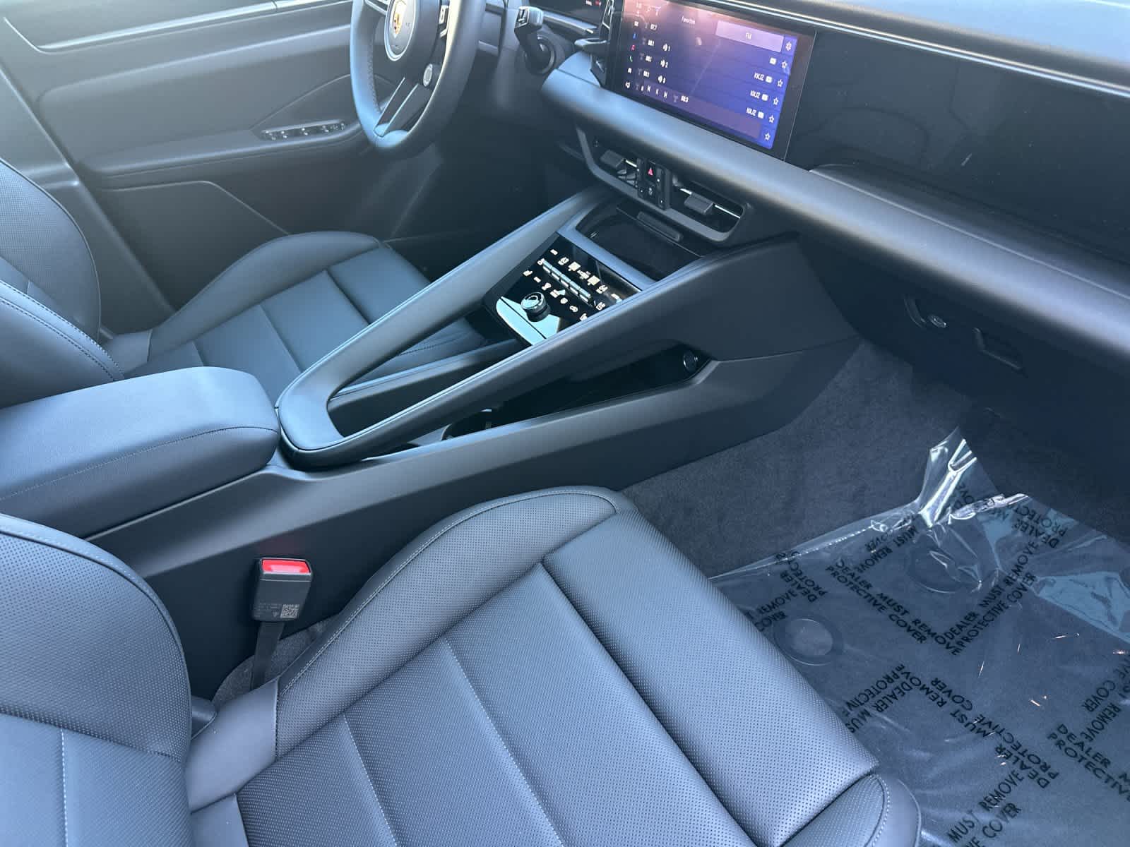 Thumbnail: 2026 Porsche Macan - 17