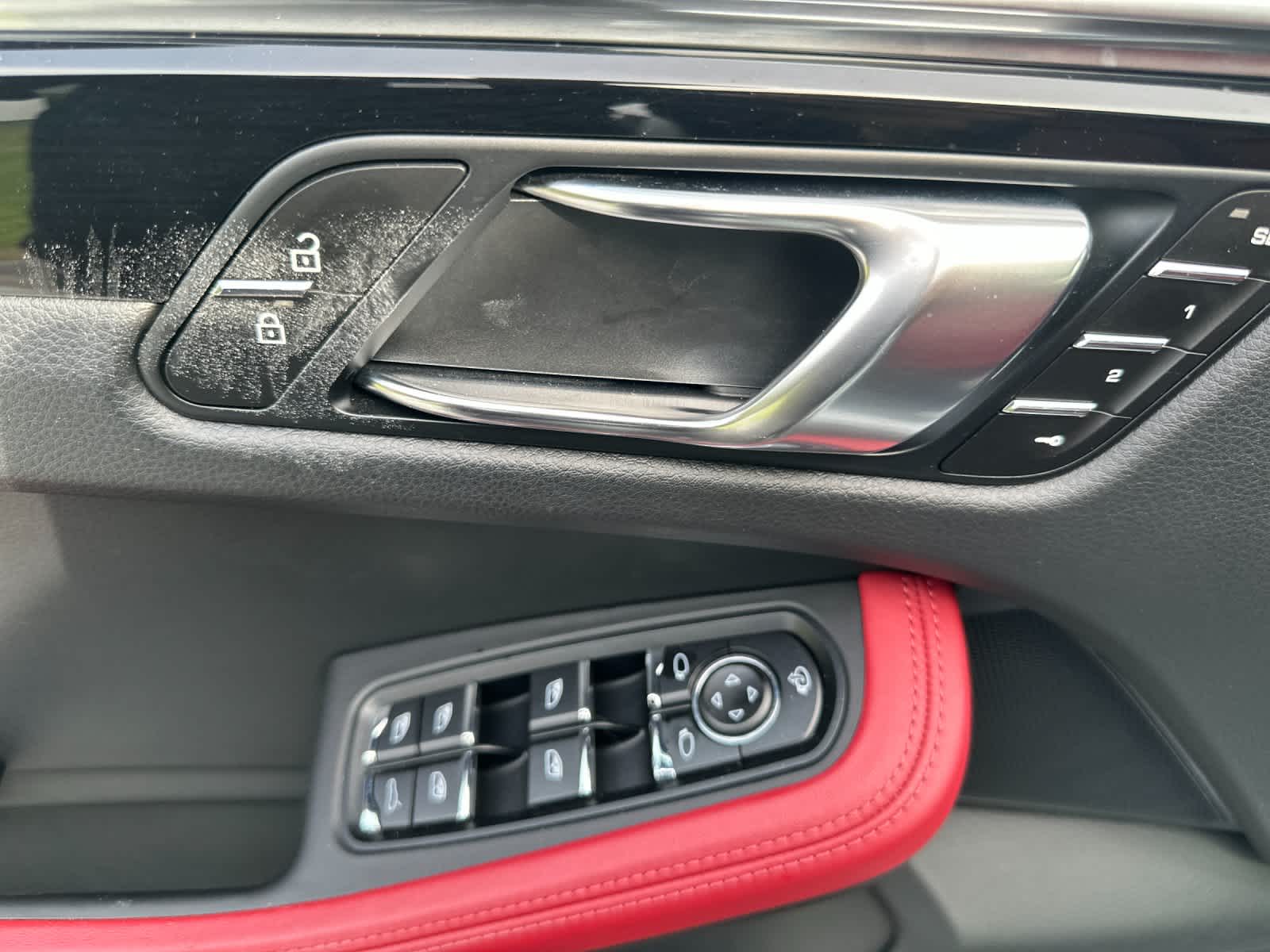 Thumbnail: 2025 Porsche Macan - 12