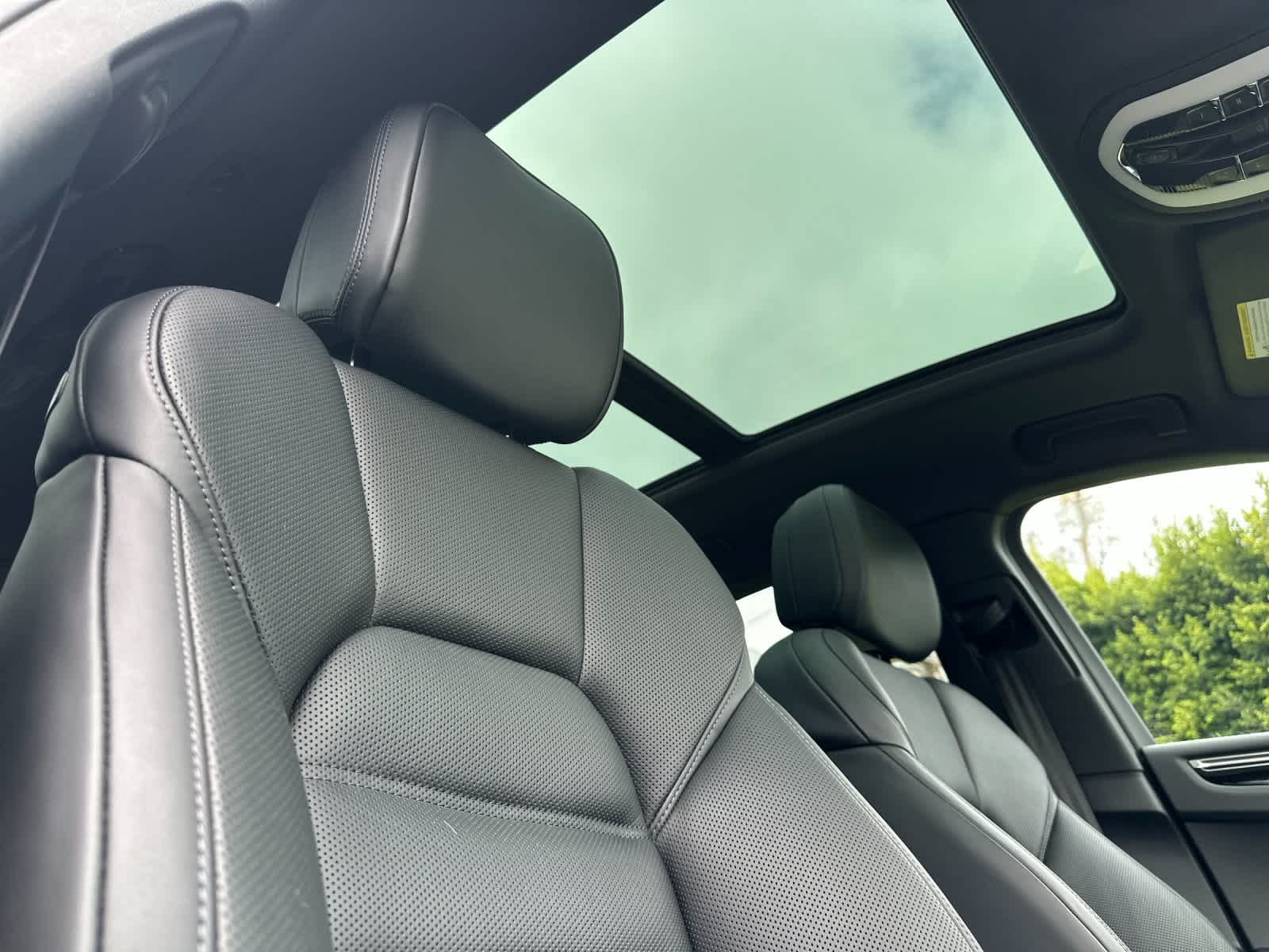 Thumbnail: 2026 Porsche Macan - 18