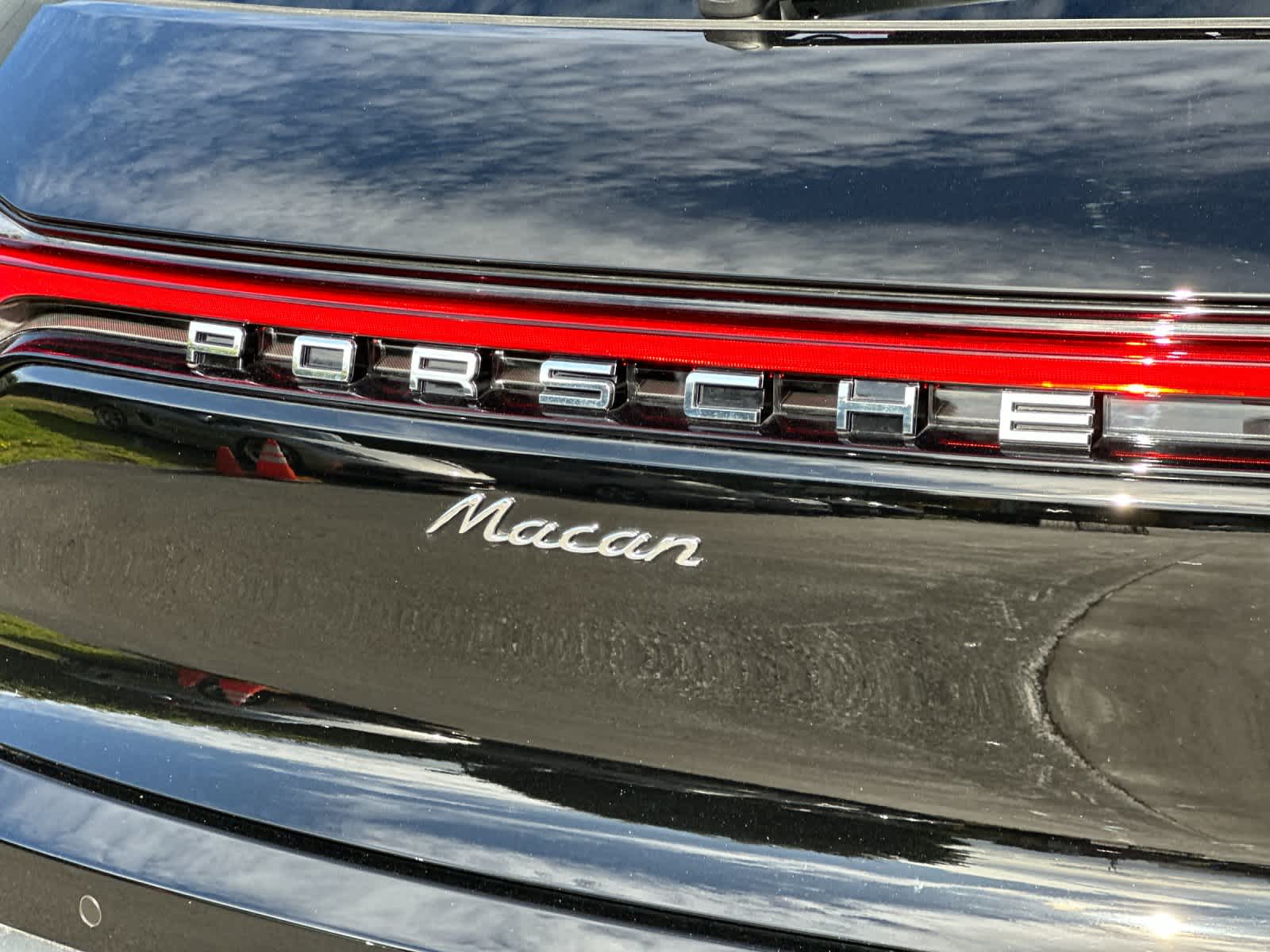 Thumbnail: 2026 Porsche Macan - 31