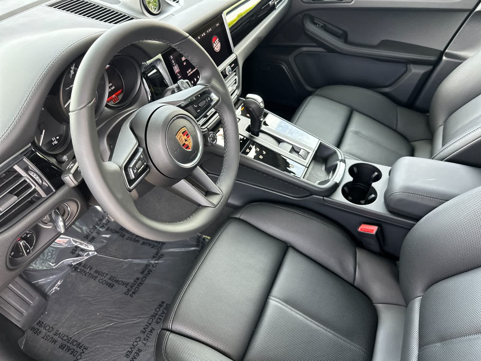 Thumbnail: 2026 Porsche Macan - 4