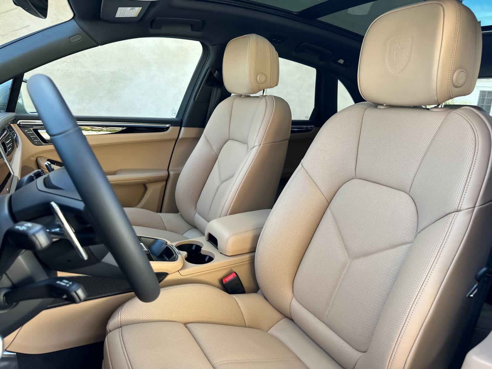 Thumbnail: 2026 Porsche Macan - 5