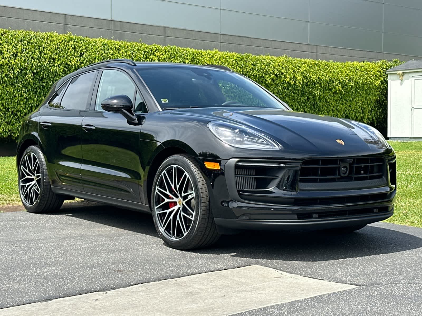 Thumbnail: 2026 Porsche Macan - 10