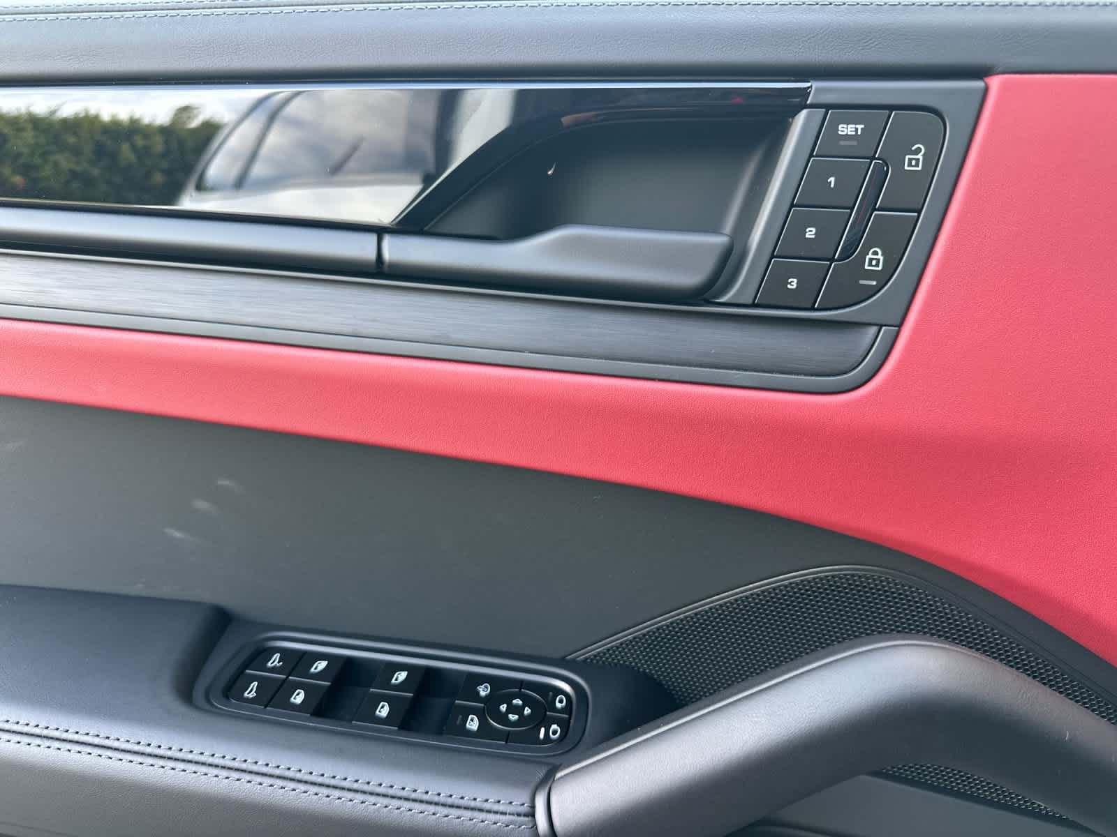 Thumbnail: 2026 Porsche Cayenne - 12