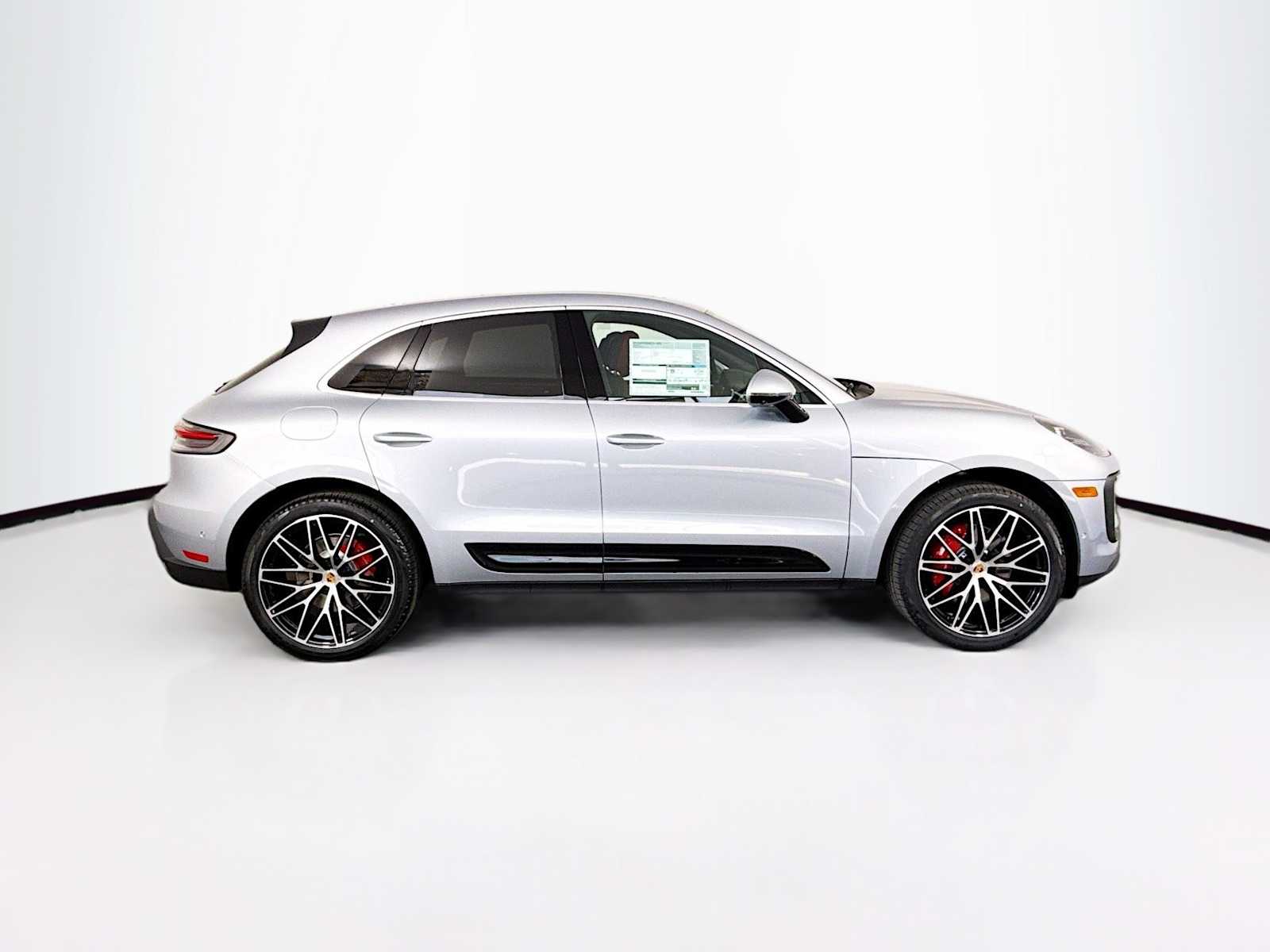 Thumbnail: 2025 Porsche Macan - 8