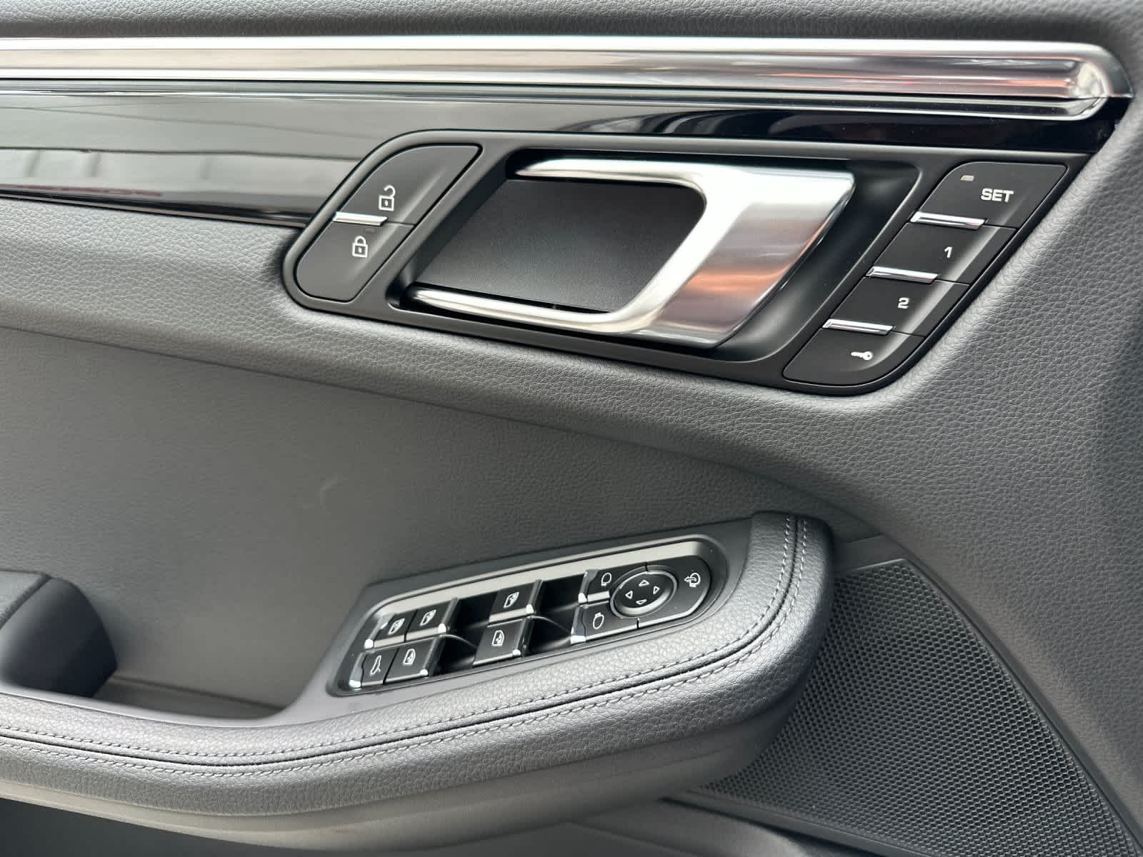 Thumbnail: 2026 Porsche Macan - 12