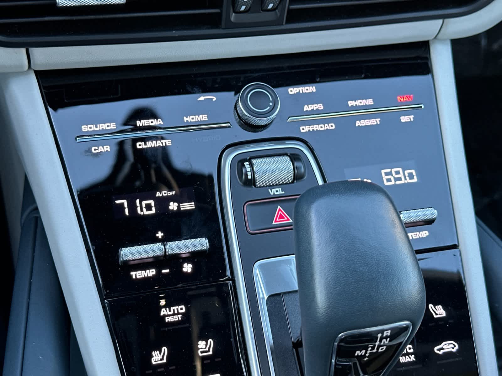 Thumbnail: 2023 Porsche Cayenne - 24