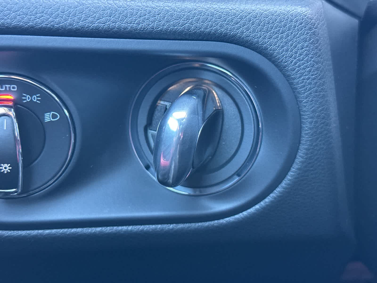 Thumbnail: 2026 Porsche Macan - 25