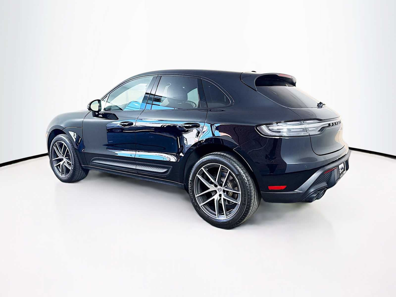Thumbnail: 2025 Porsche Macan - 3