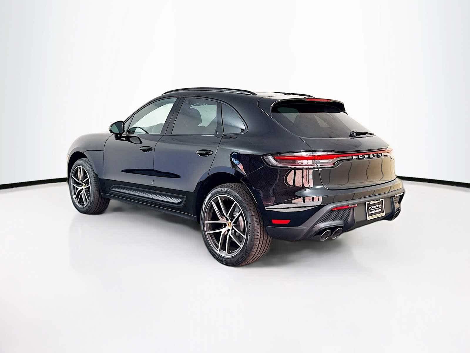 Thumbnail: 2026 Porsche Macan - 3