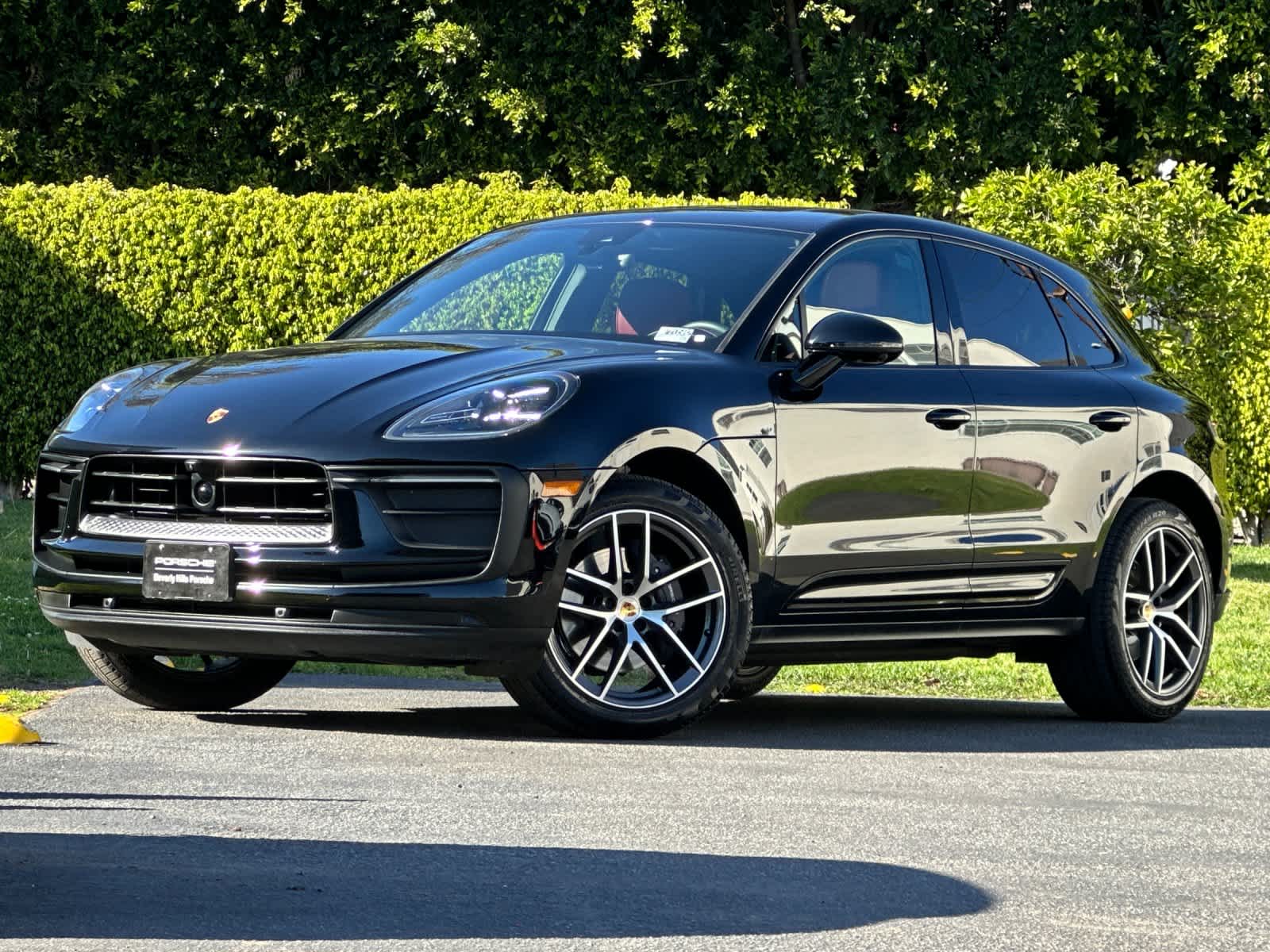 Thumbnail: 2025 Porsche Macan - 1