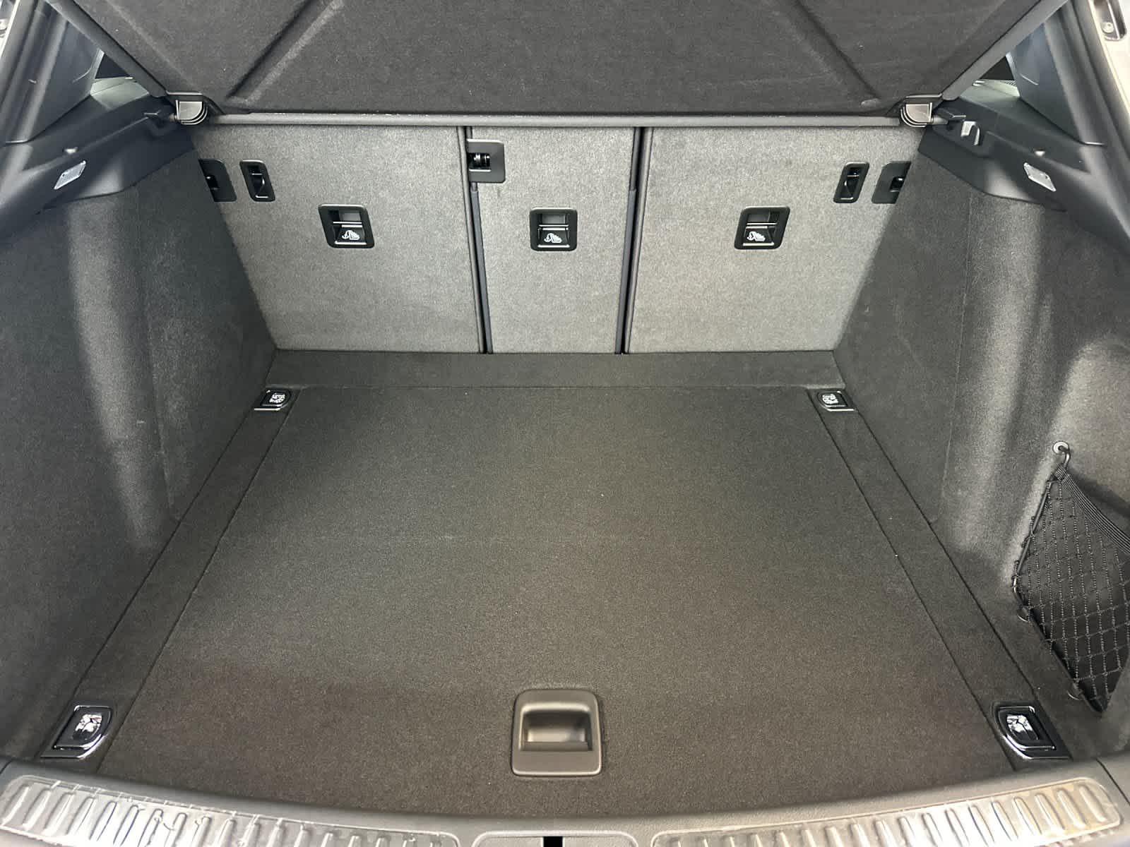 Thumbnail: 2026 Porsche Macan - 16