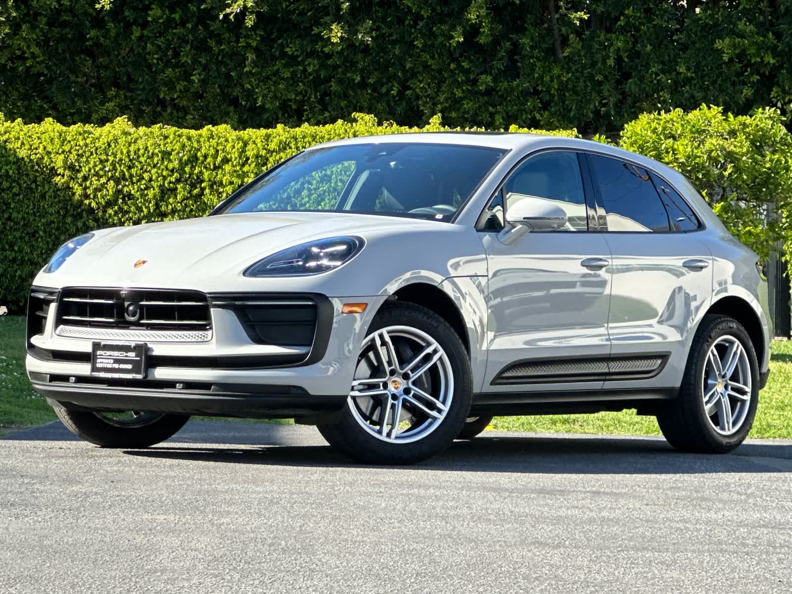 Thumbnail: 2025 Porsche Macan - 1