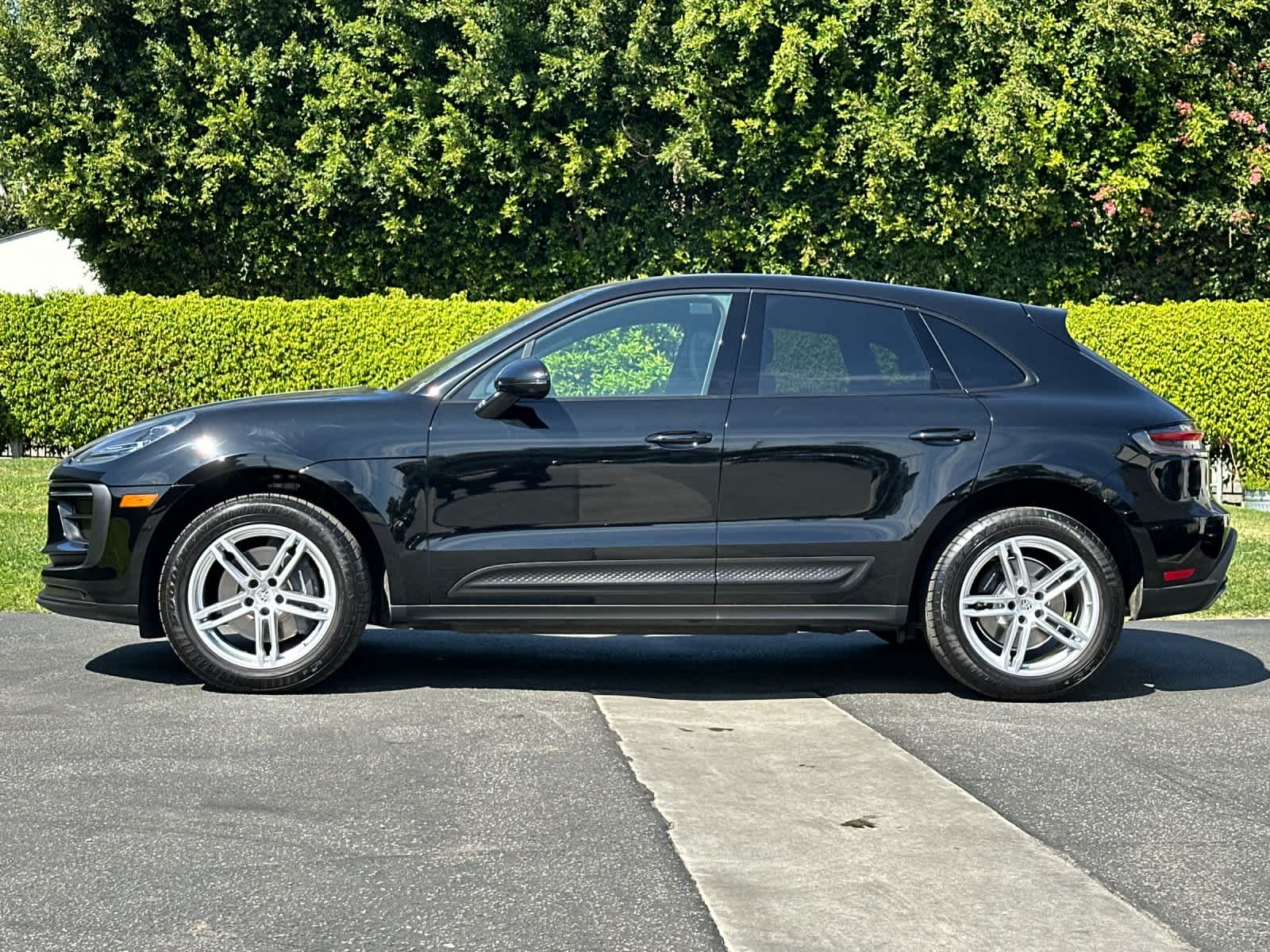 Thumbnail: 2025 Porsche Macan - 2