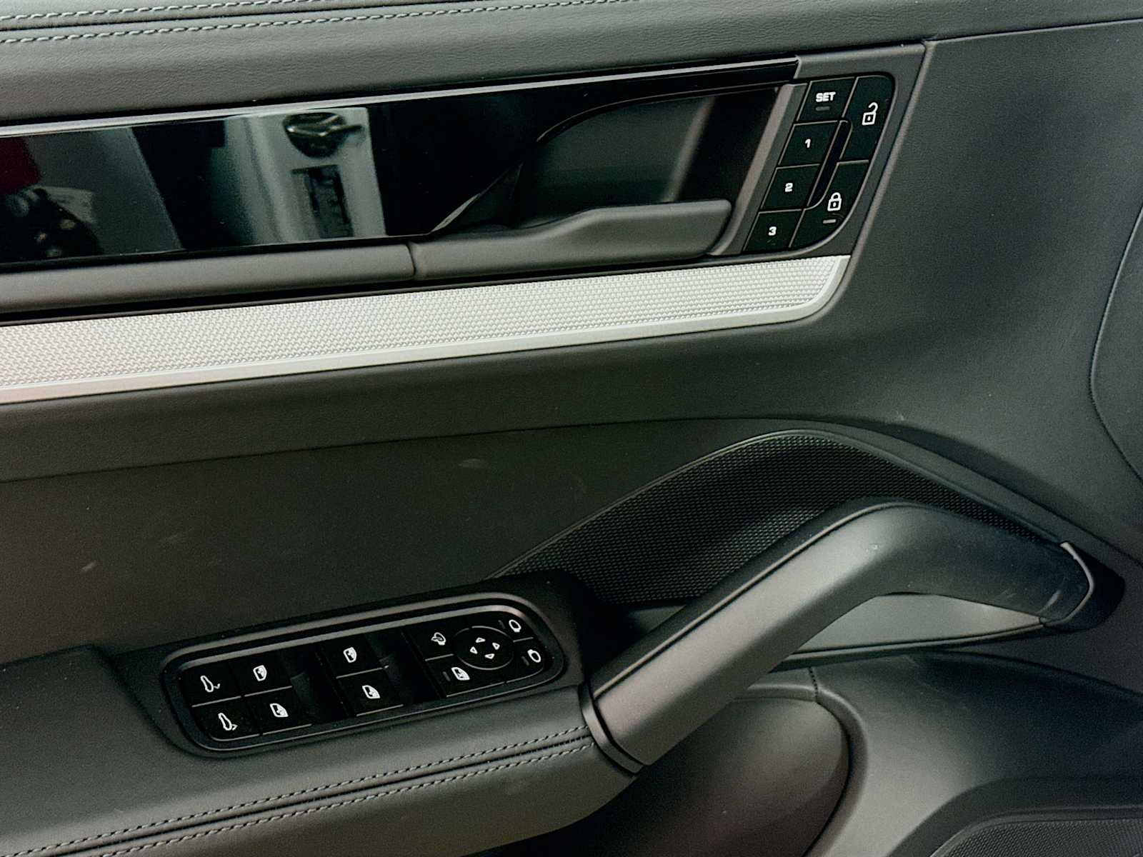 Thumbnail: 2025 Porsche Cayenne - 14