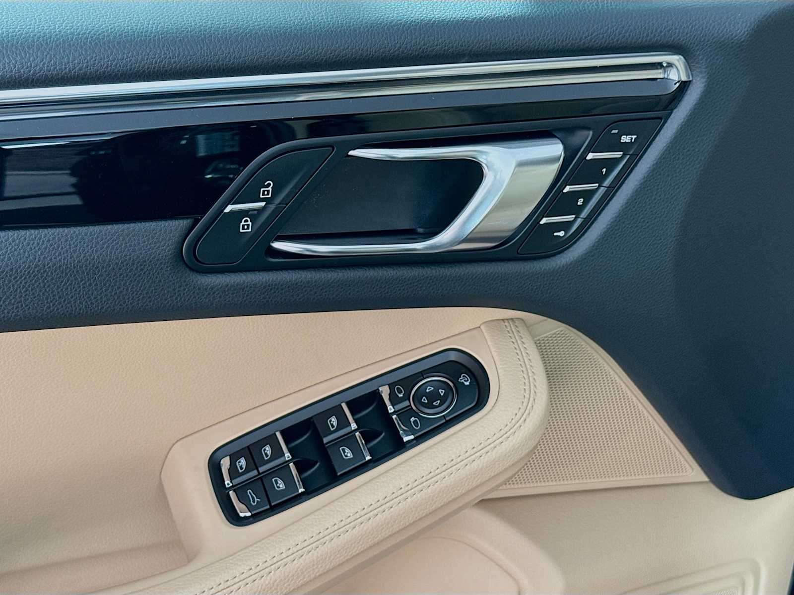 Thumbnail: 2026 Porsche Macan - 14