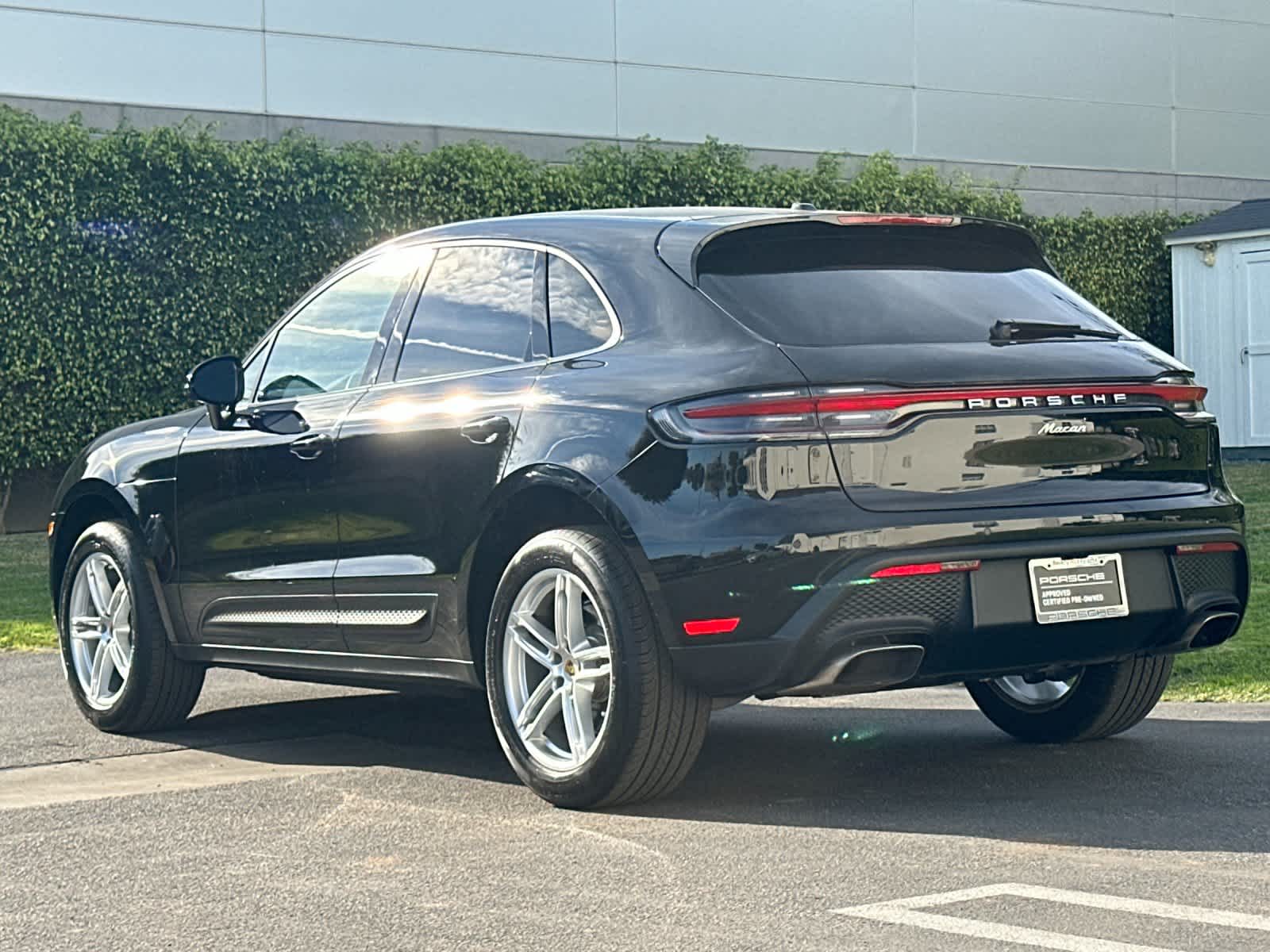 Thumbnail: 2025 Porsche Macan - 3