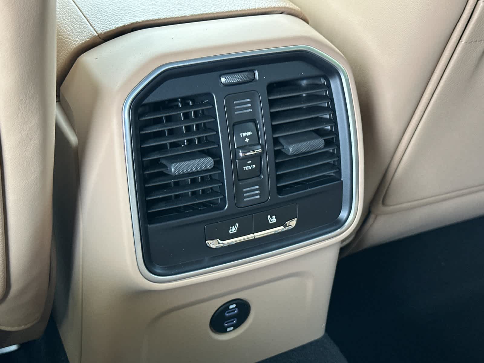 Thumbnail: 2026 Porsche Macan - 14