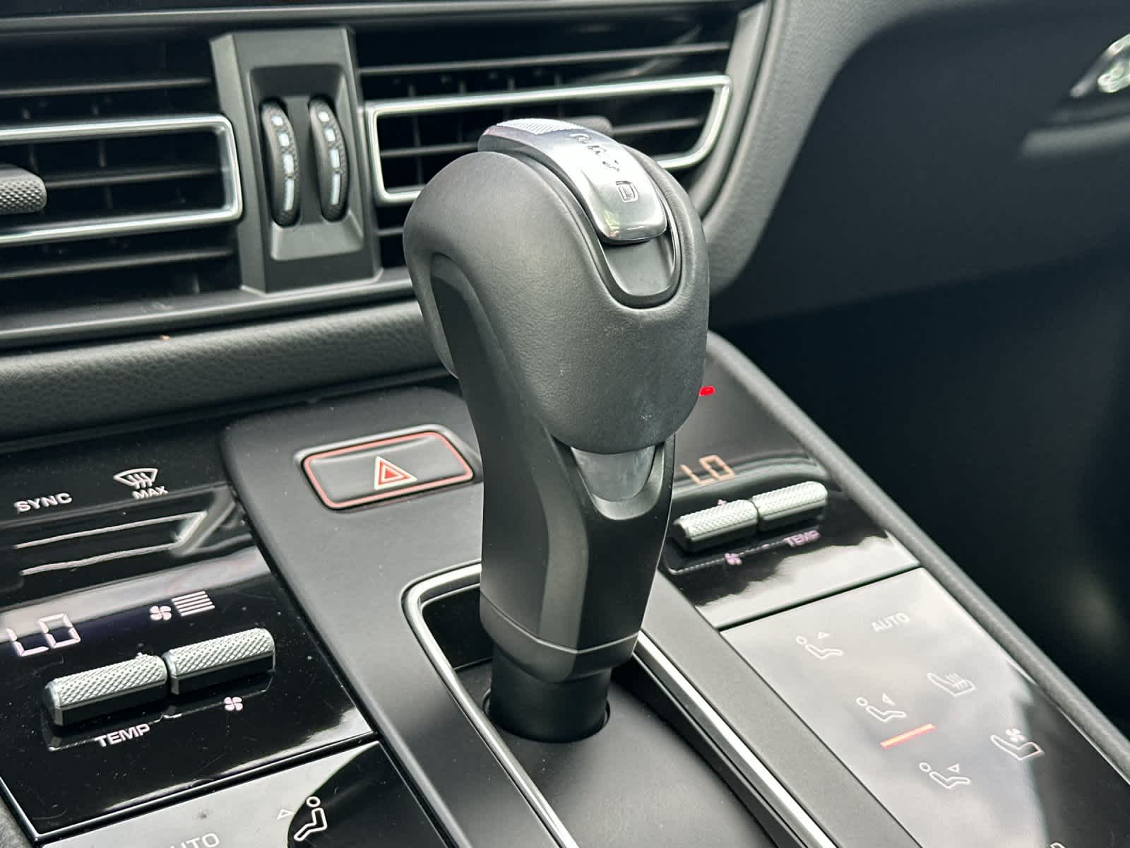 Thumbnail: 2025 Porsche Macan - 25