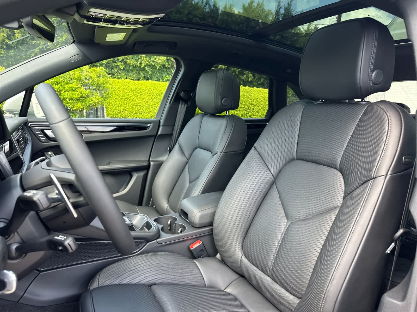 Thumbnail: 2026 Porsche Macan - 5