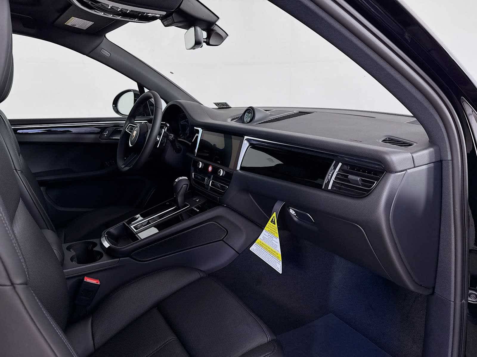 Thumbnail: 2026 Porsche Macan - 22