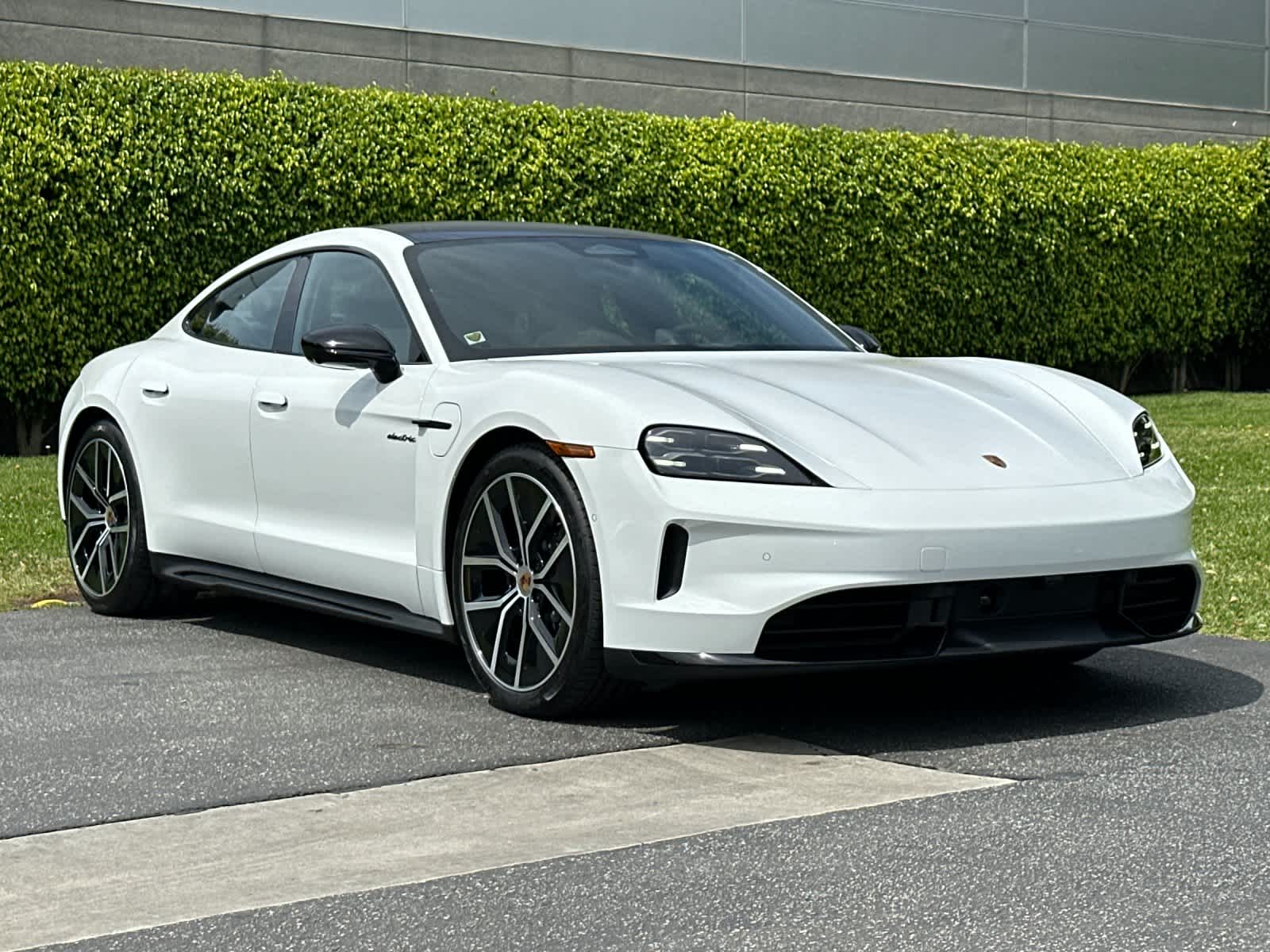 Thumbnail: 2026 Porsche Taycan - 10