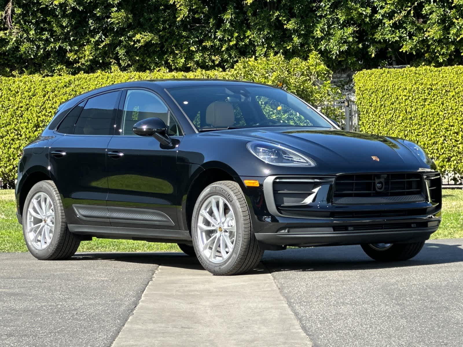 Thumbnail: 2026 Porsche Macan - 10