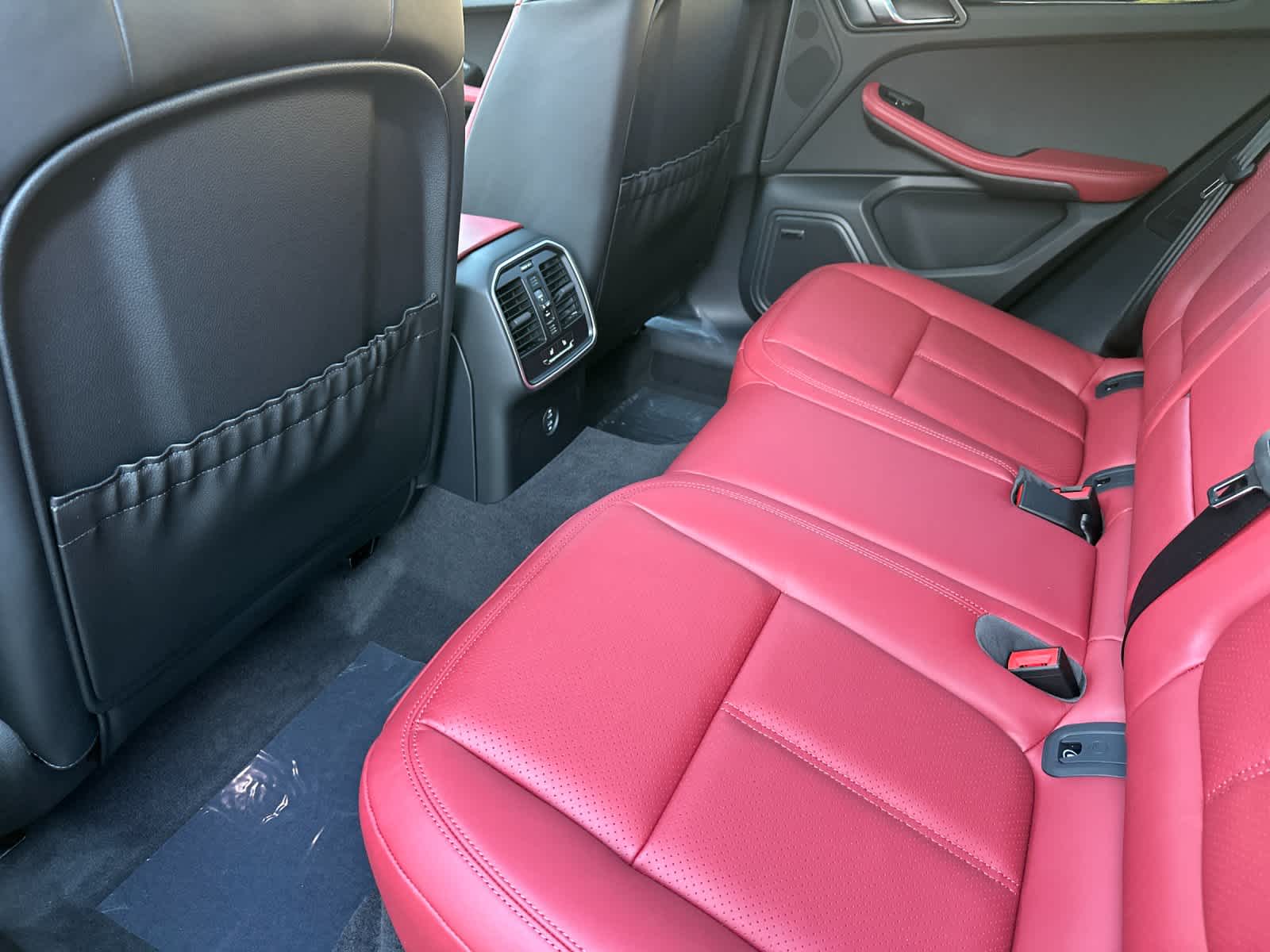 Thumbnail: 2026 Porsche Macan - 13