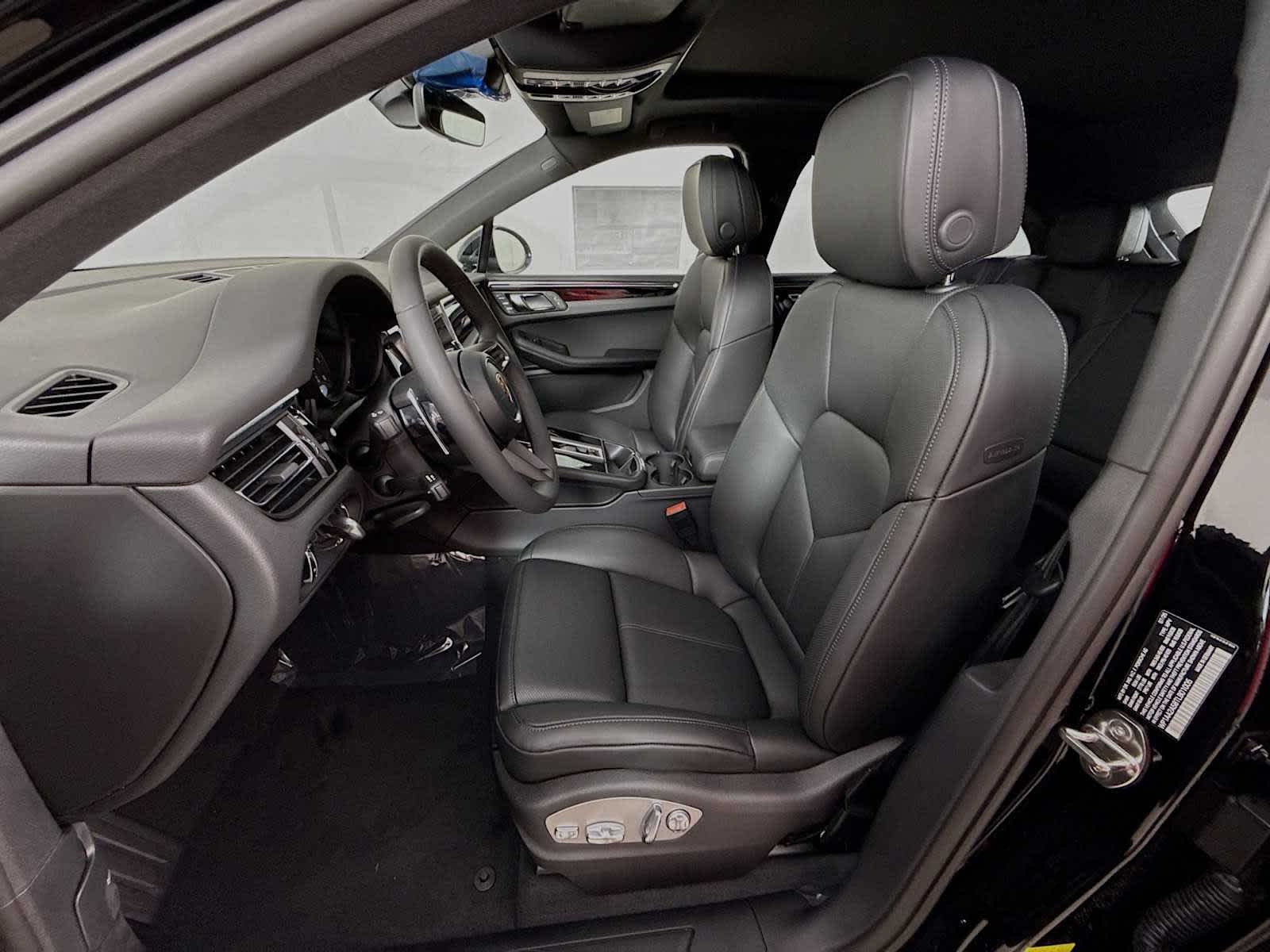 Thumbnail: 2026 Porsche Macan - 5