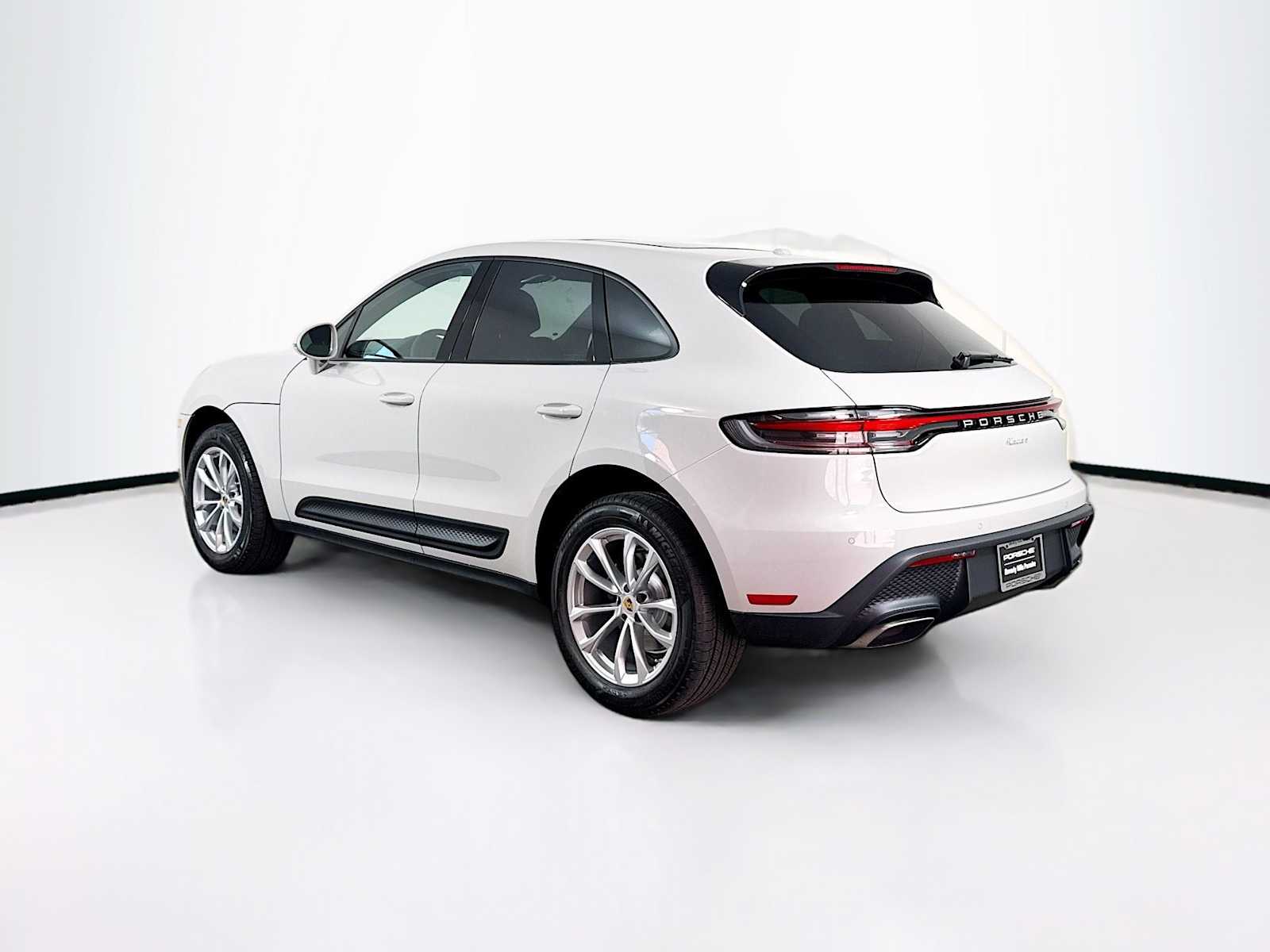Thumbnail: 2026 Porsche Macan - 3