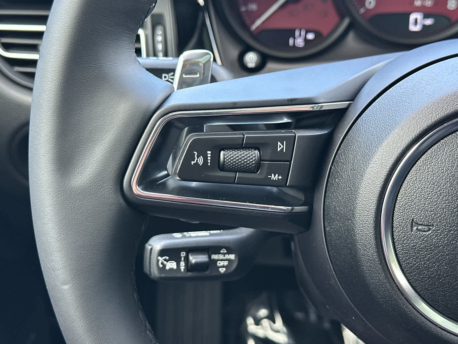 Thumbnail: 2026 Porsche Macan - 27