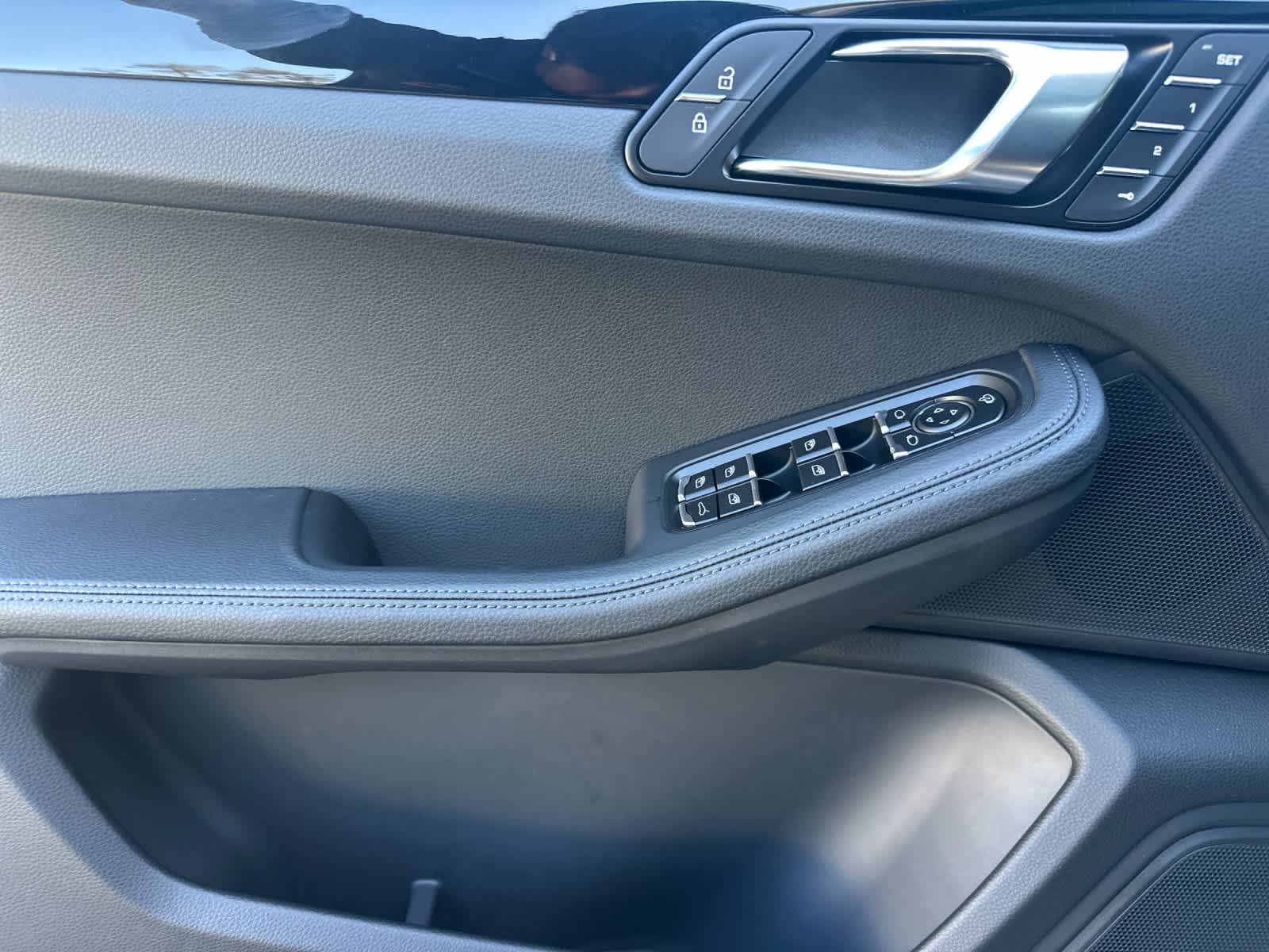 Thumbnail: 2026 Porsche Macan - 12