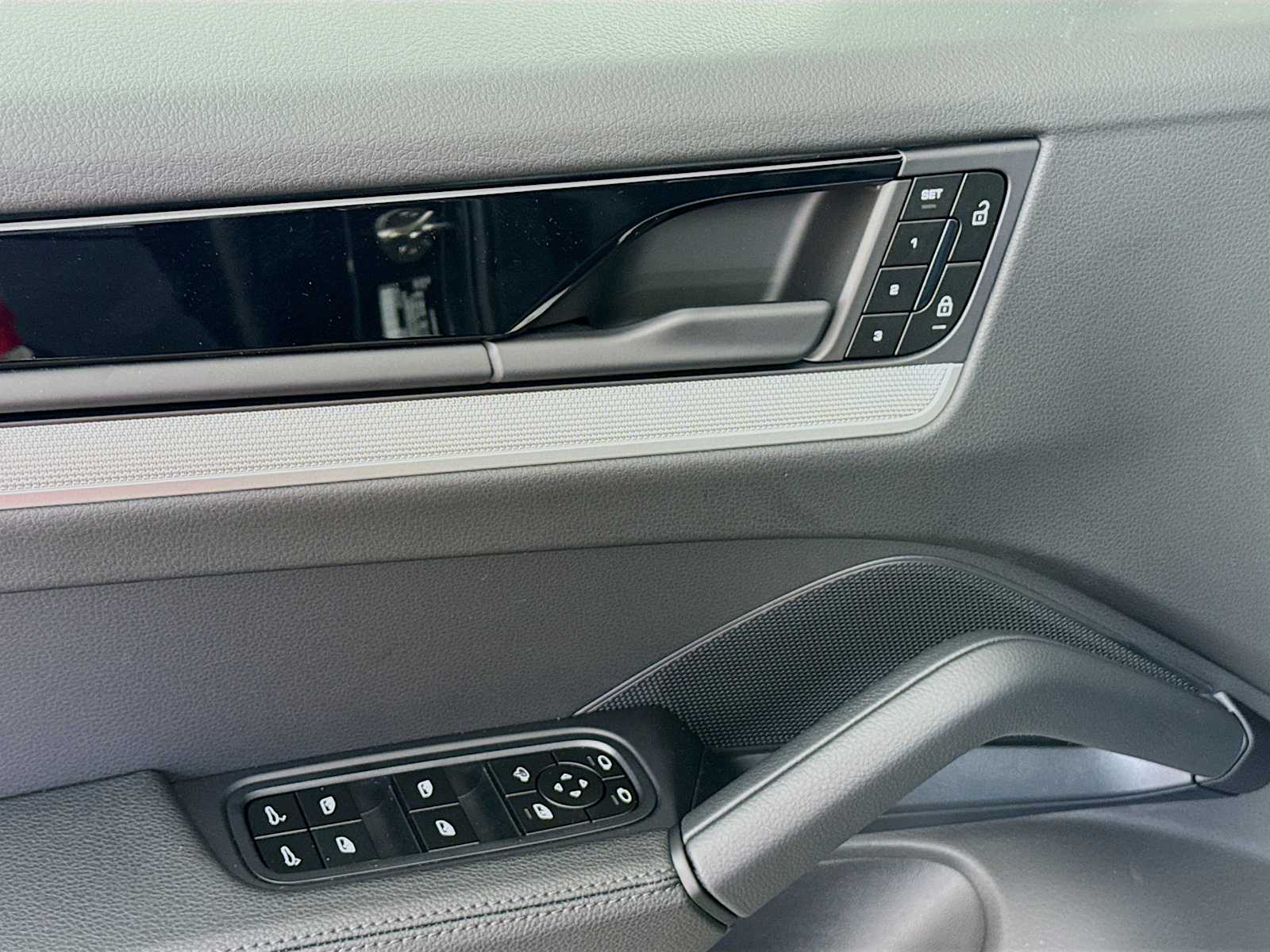 Thumbnail: 2025 Porsche Cayenne - 14