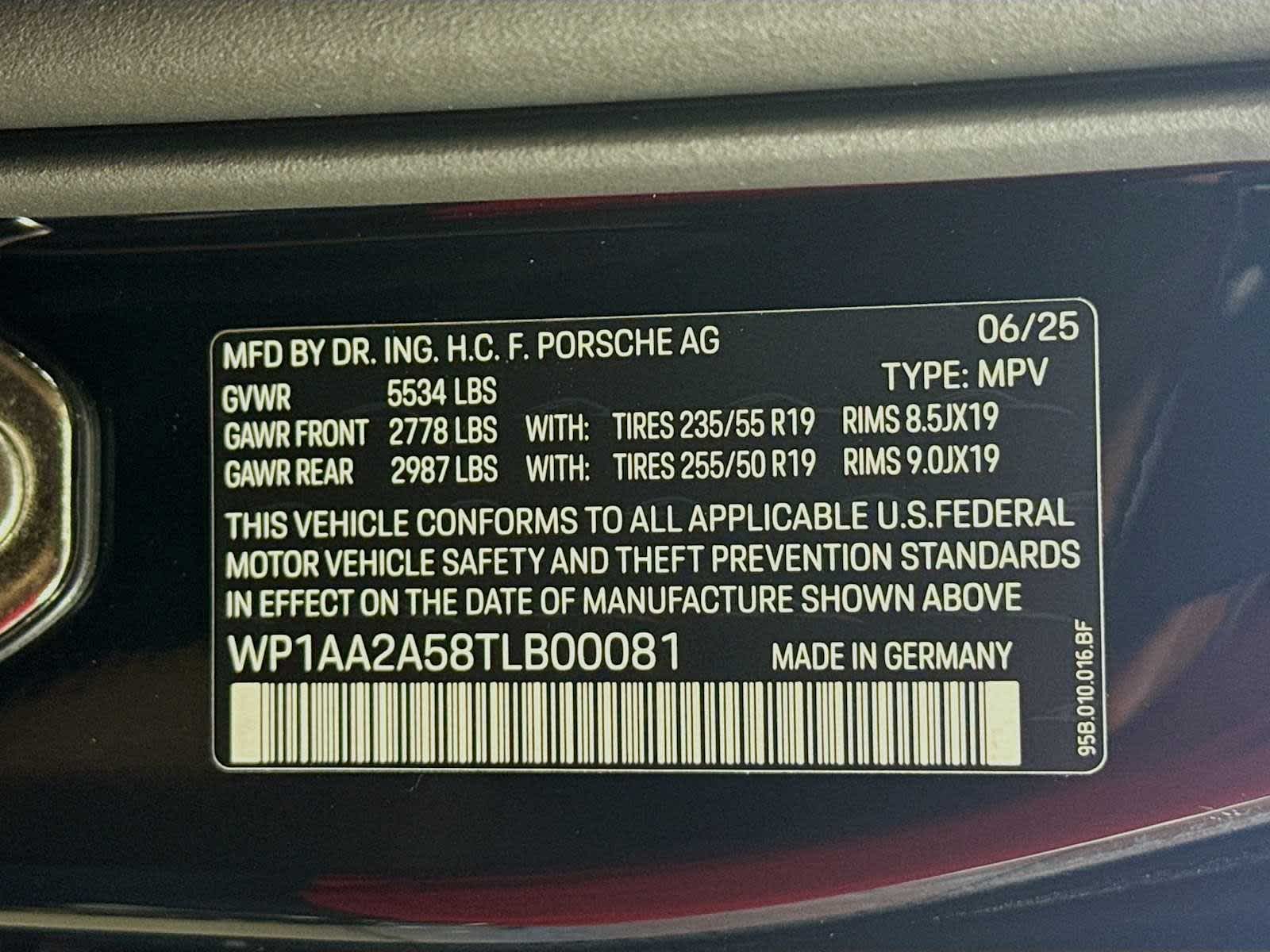 Thumbnail: 2026 Porsche Macan - 25