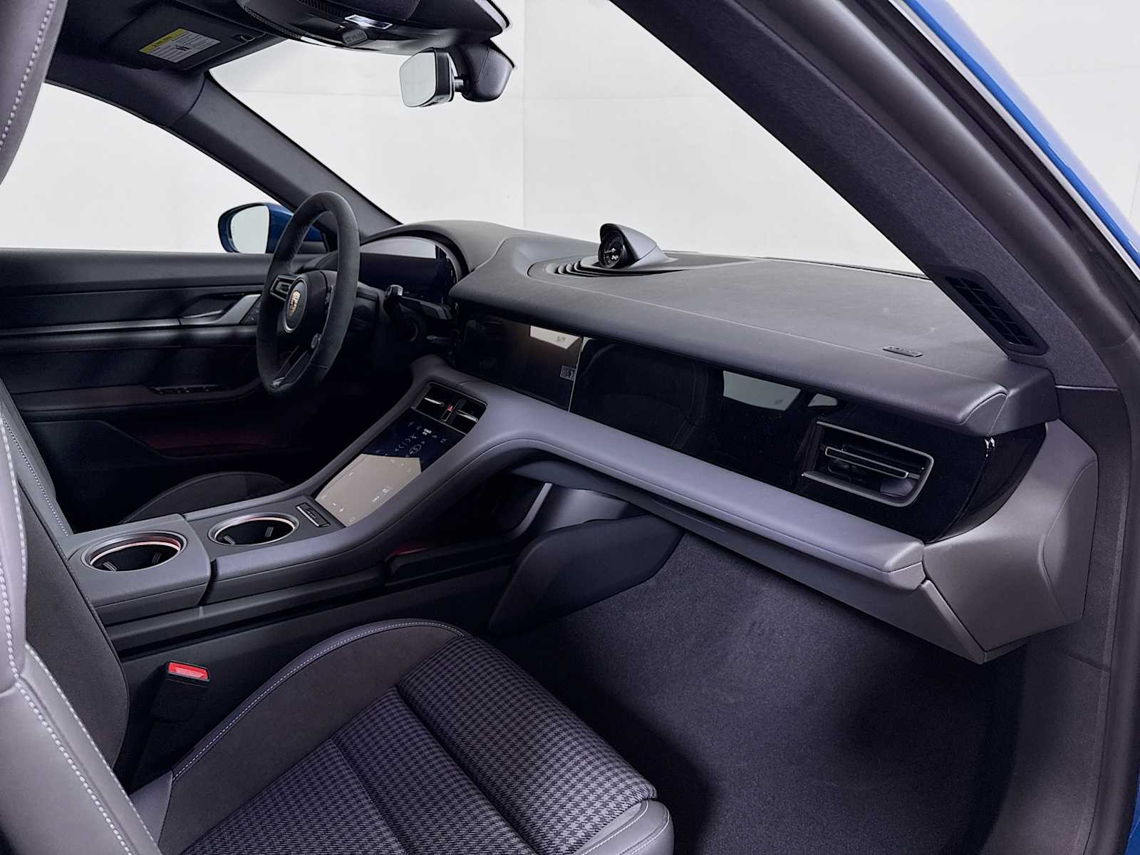 Thumbnail: 2025 Porsche Taycan - 22