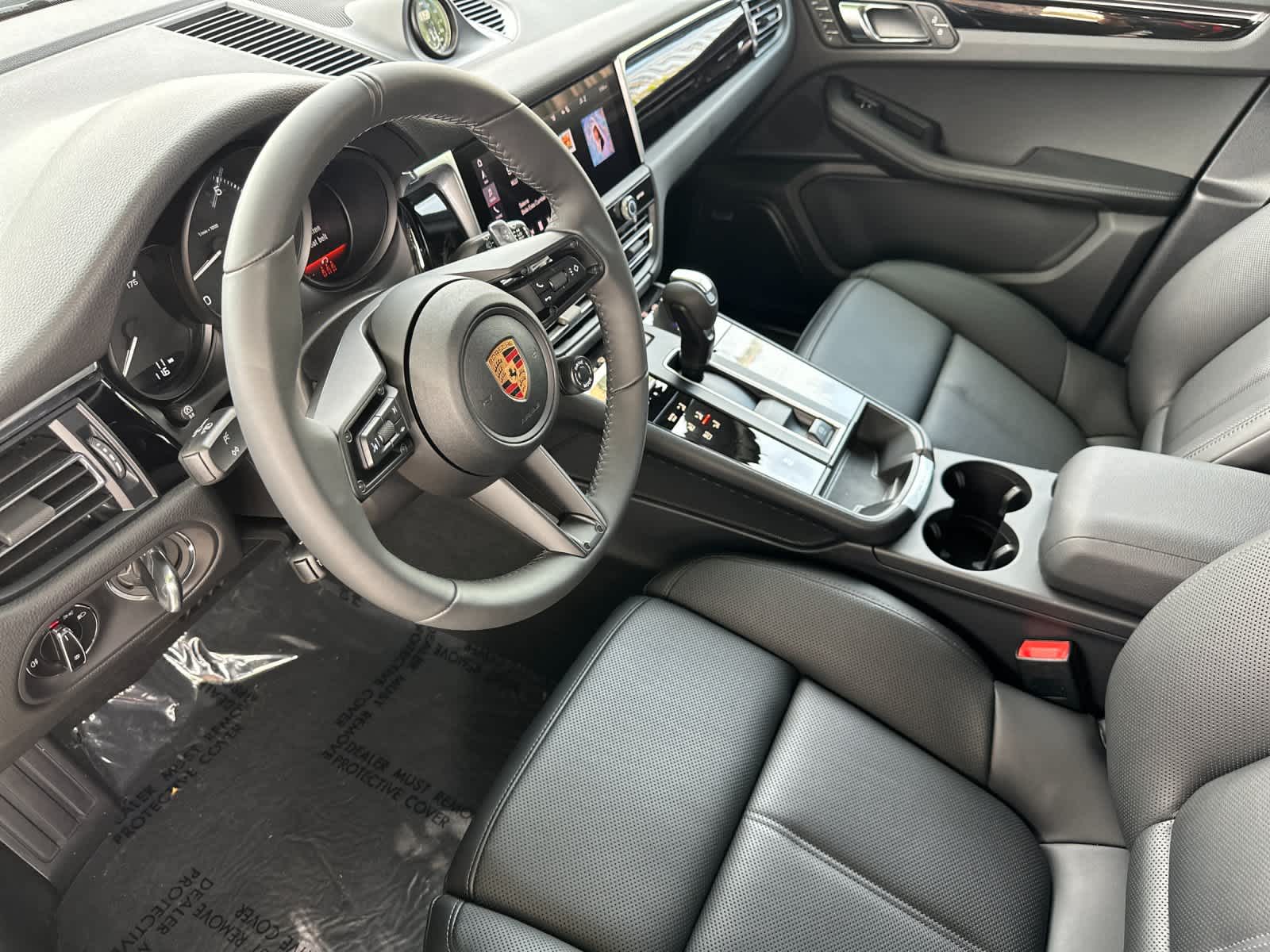Thumbnail: 2026 Porsche Macan - 4
