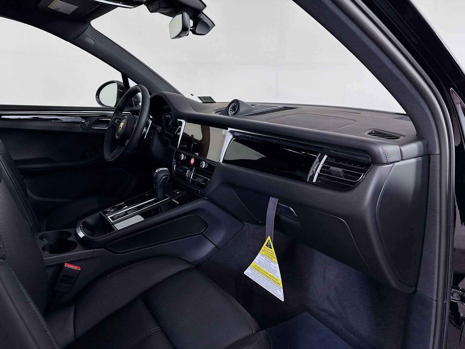 Thumbnail: 2025 Porsche Macan - 50