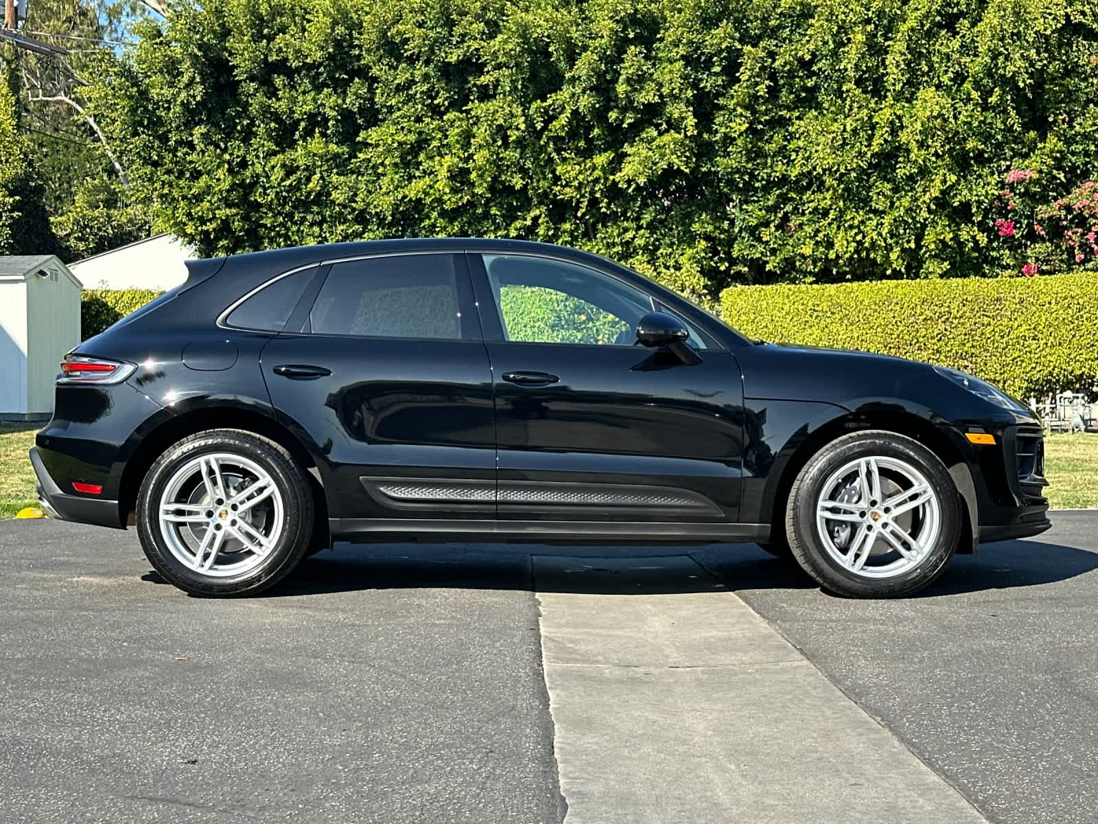 Thumbnail: 2025 Porsche Macan - 9