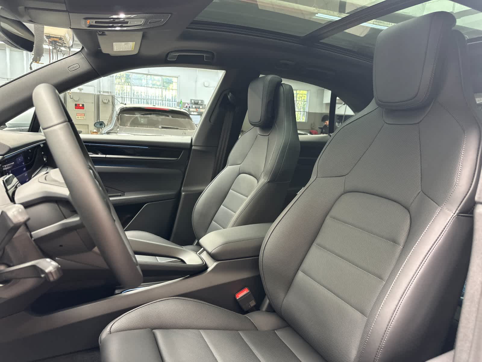 Thumbnail: 2026 Porsche Macan - 5