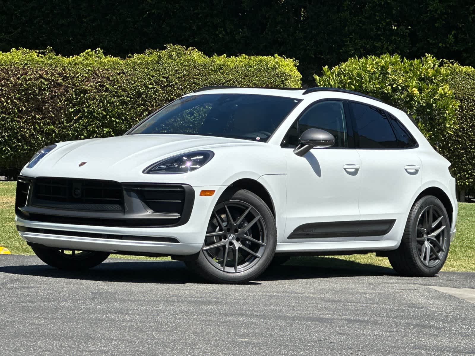 Thumbnail: 2026 Porsche Macan - 1