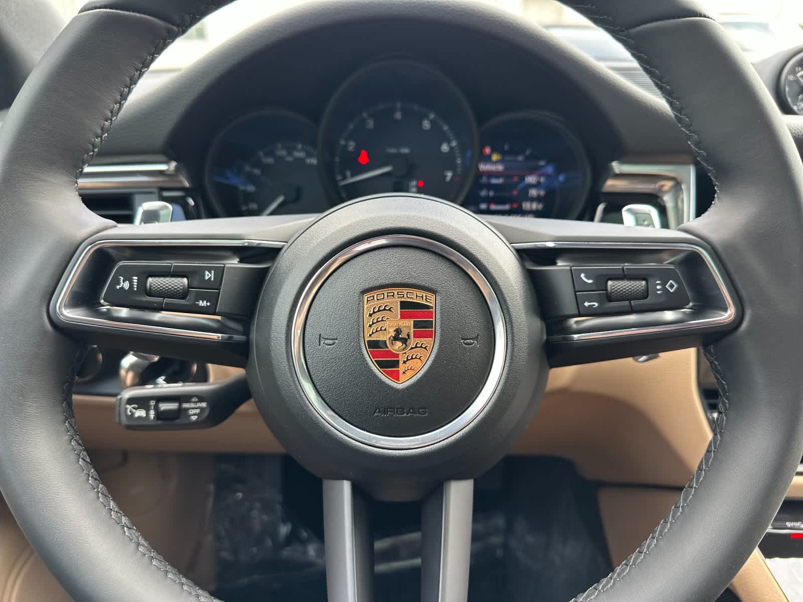 Thumbnail: 2026 Porsche Macan - 26